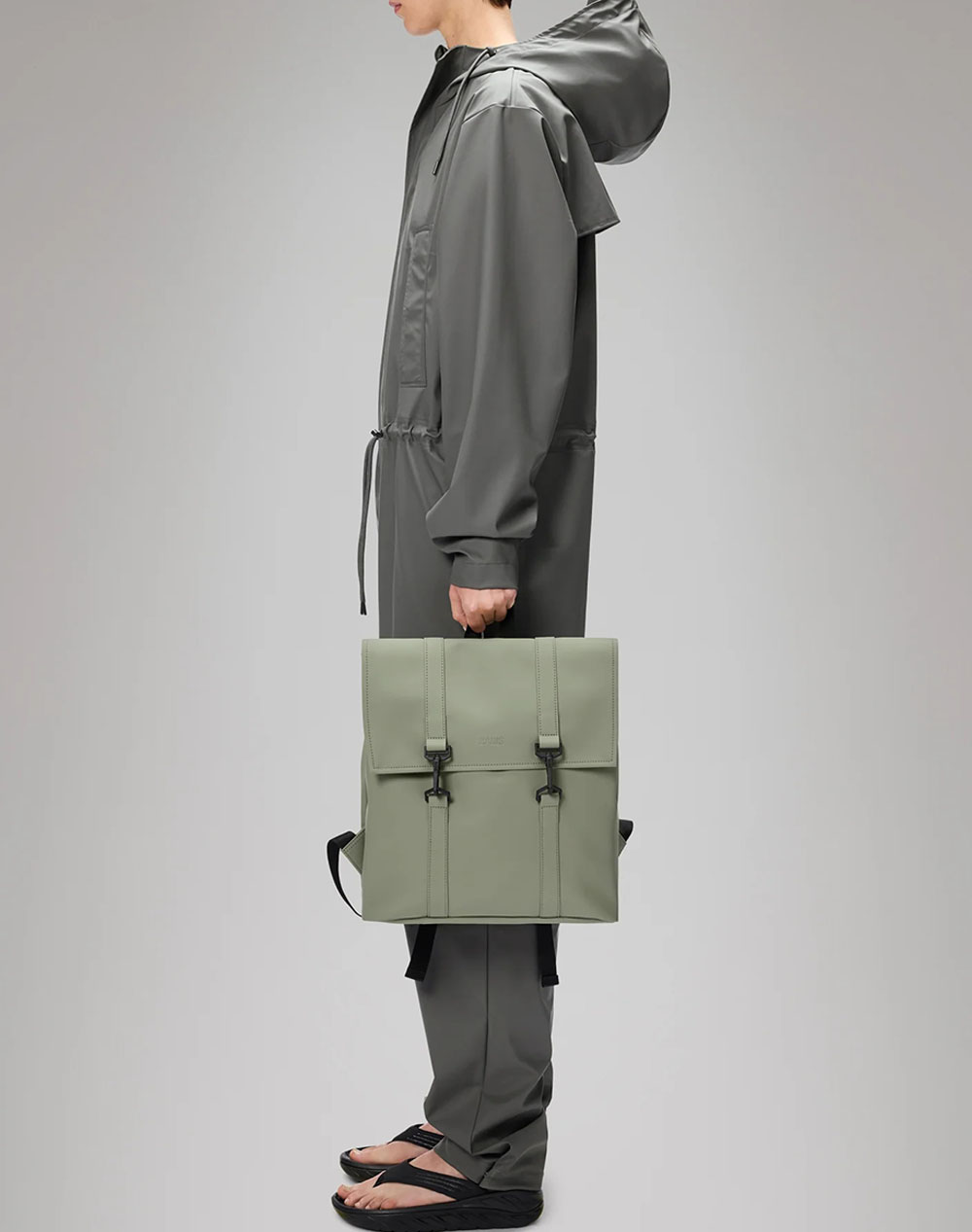 RAINS MSN Bag Mini W3 (Dimensiuni: 34 x 31 x 12 cm.)