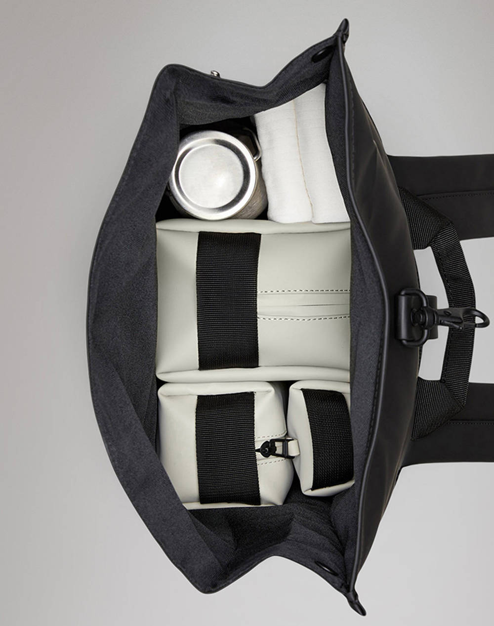 RAINS Rolltop Rucksack W3 (Dimensiuni: 48 x 32 x 11 cm.)
