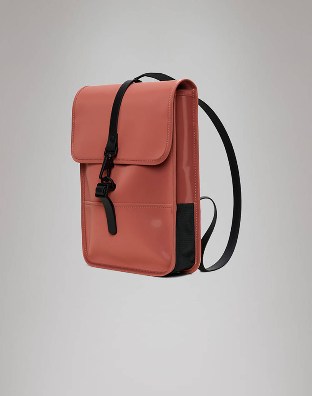 RAINS Backpack Micro W3 (Dimensiuni: 33 x 27.5 x 7.5 cm.)