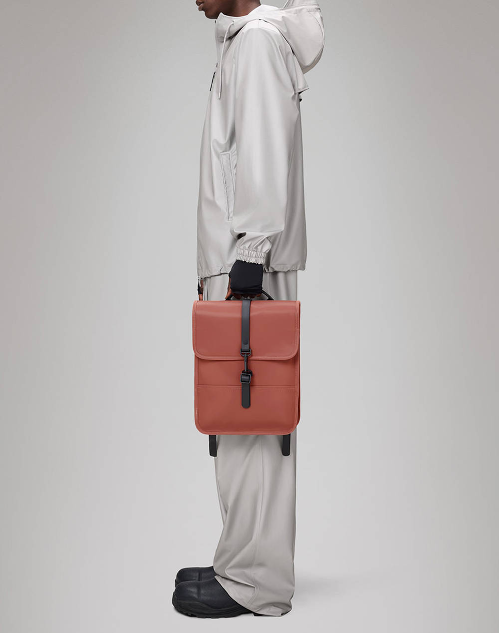 RAINS Backpack Micro W3 (Dimensiuni: 33 x 27.5 x 7.5 cm.)