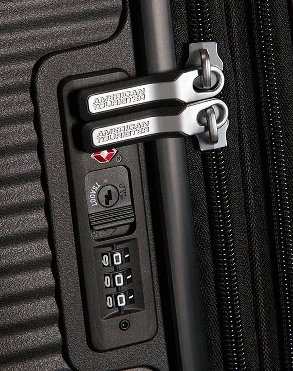 VALIZA AMERICAN TOURISTER (Dimensiuni: 51.5 x 77 x 29.5 cm.)