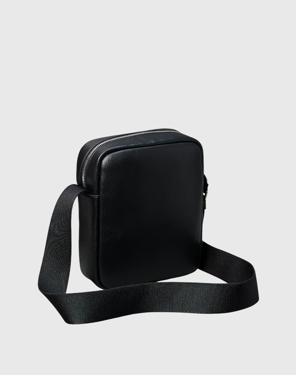 CALVIN KLEIN RAISED REPORTER (Dimensiuni: 18 x 22 x 7cm.)