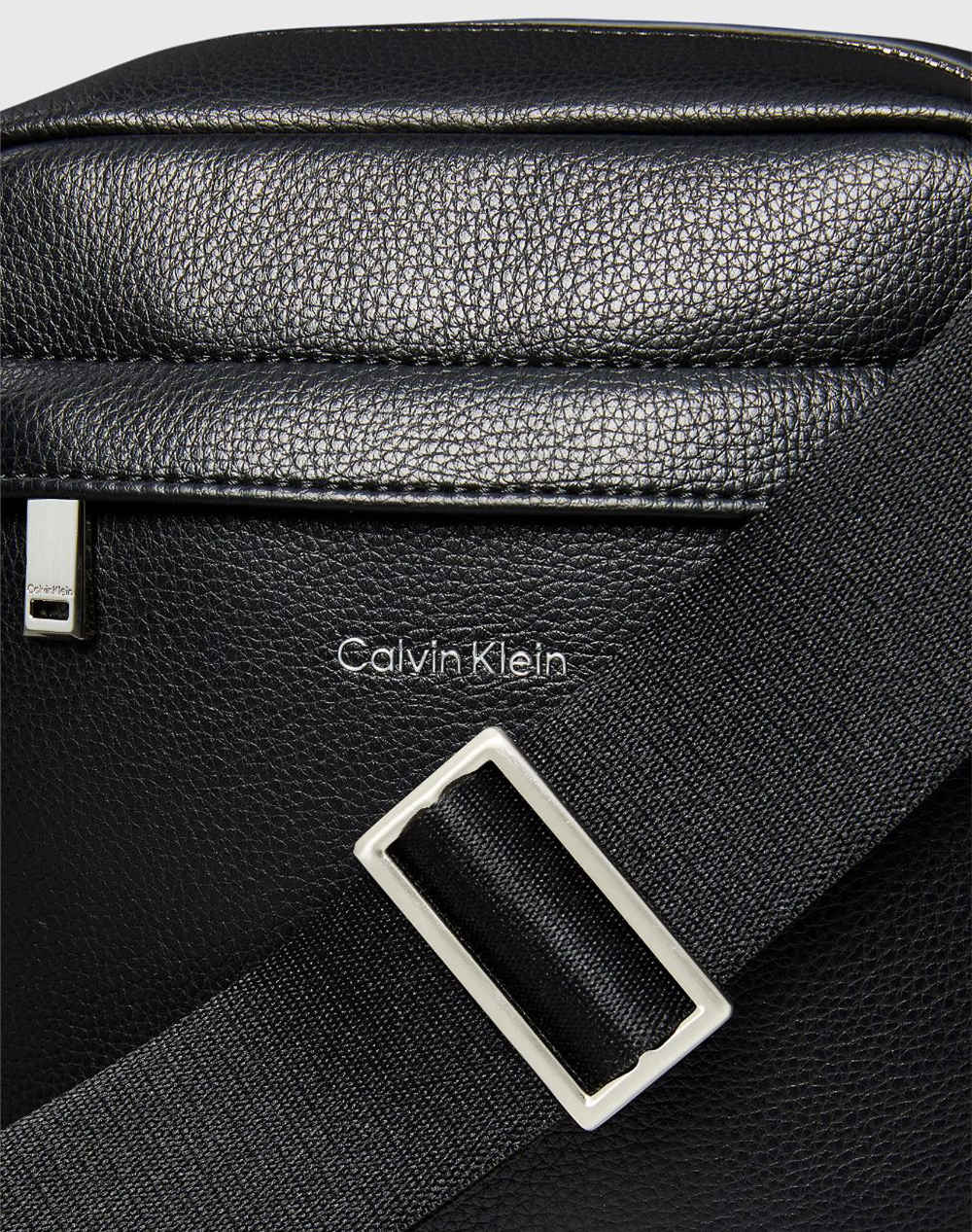 CALVIN KLEIN RAISED REPORTER (Dimensiuni: 18 x 22 x 7cm.)