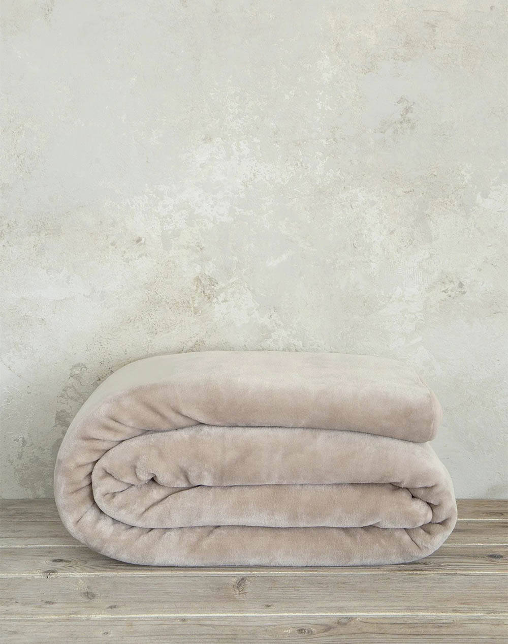 Nima patura catifelata pentru pat dublu coperta - nude (dimensiuni: 220 x 240 cm.)