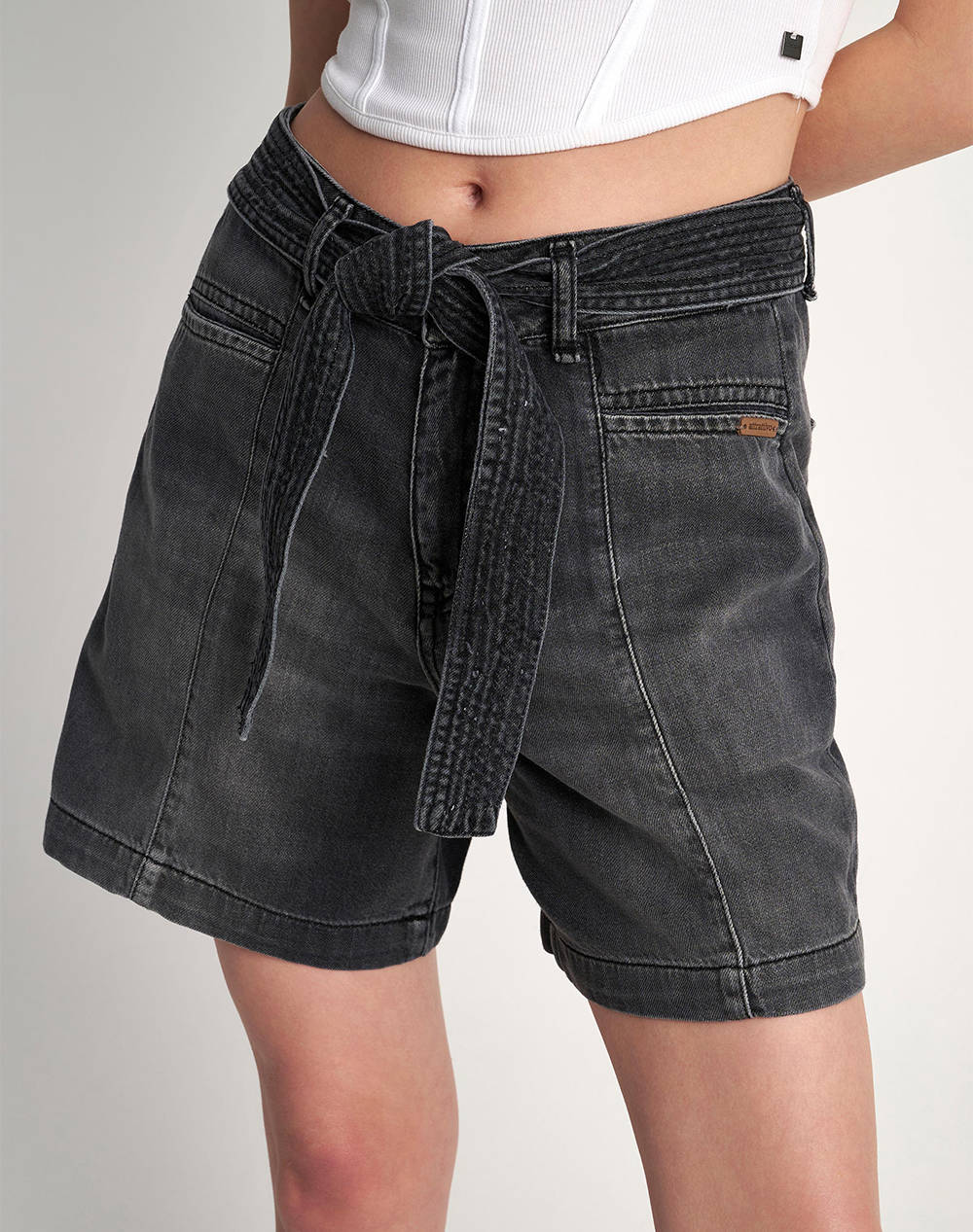 Attrattivo pantaloni scurti