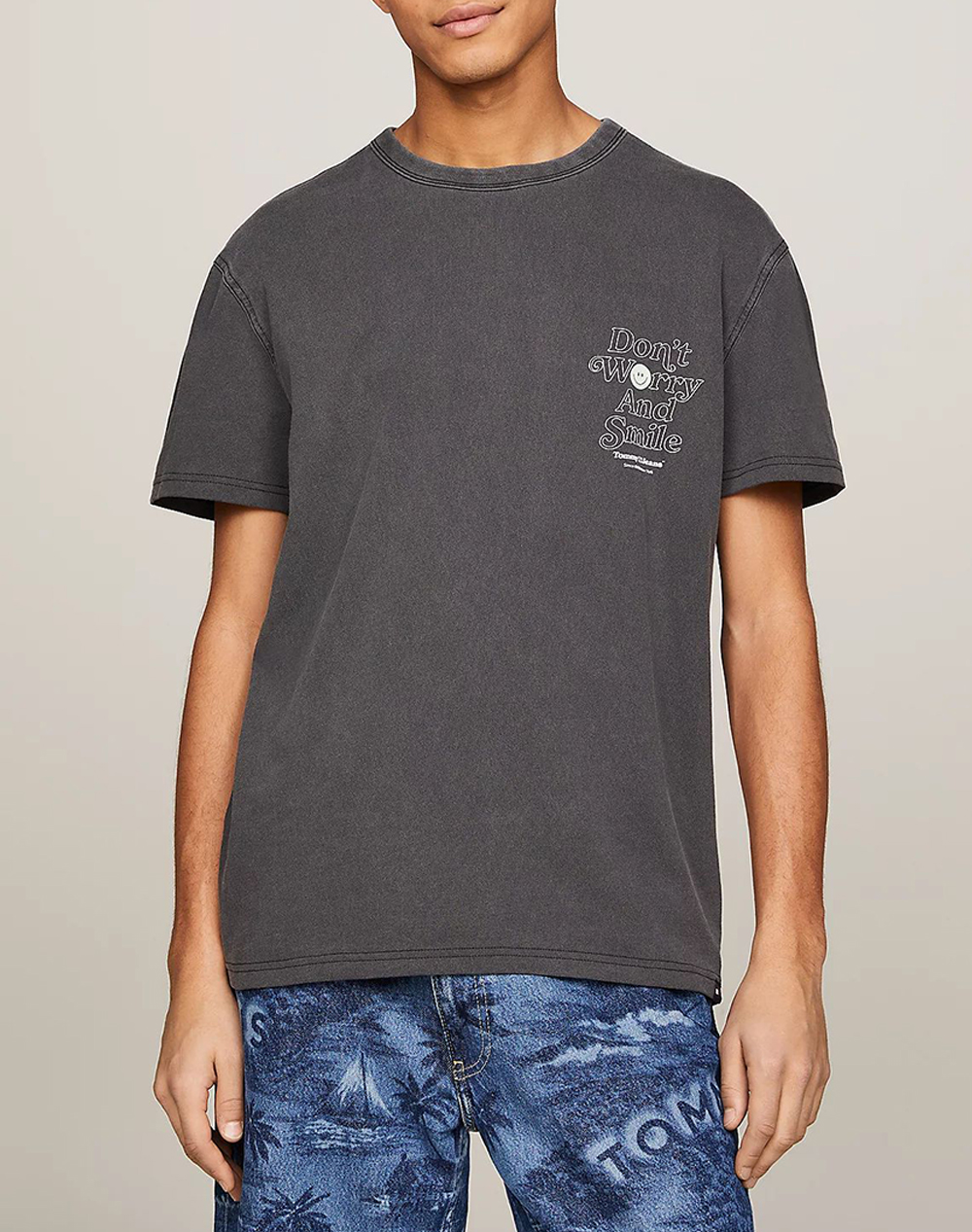 TOMMY JEANS TJM REG NOVELTY GRAPHIC2 TEE