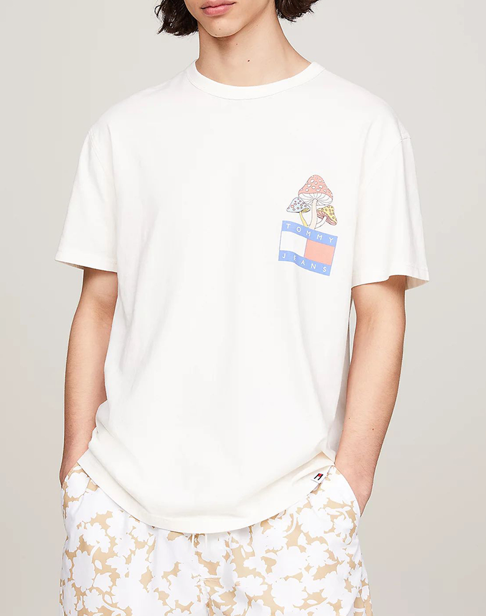 TOMMY JEANS TJM REG NOVELTY GRAPHIC2 TEE