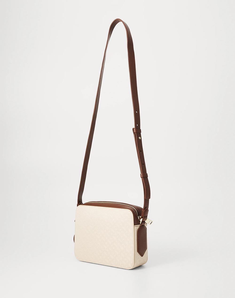 BOSS Liriel Crossbody MG 10251556 01 (Dimensiuni: 15 x 20 x 5cm.)
