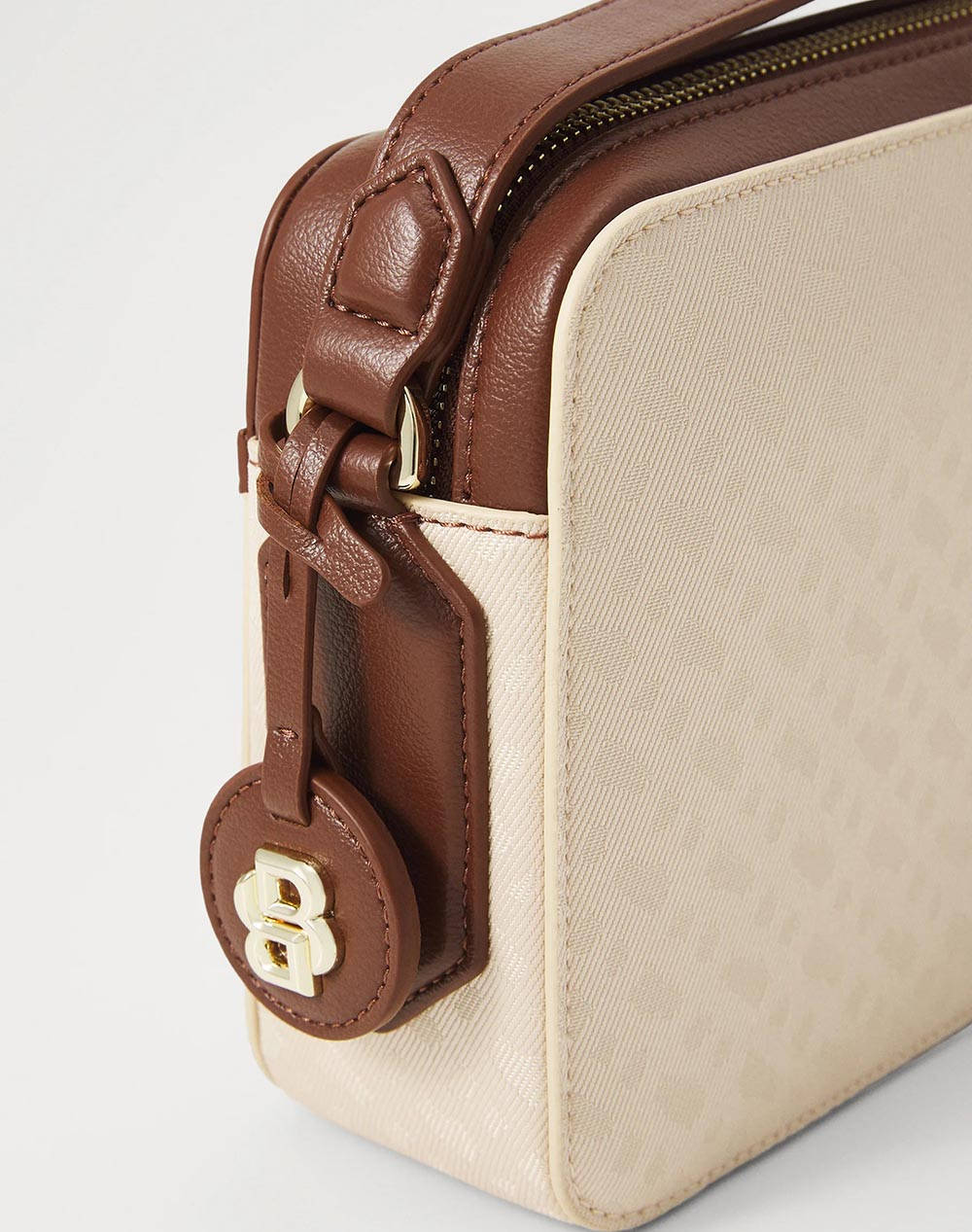 BOSS Liriel Crossbody MG 10251556 01 (Dimensiuni: 15 x 20 x 5cm.)