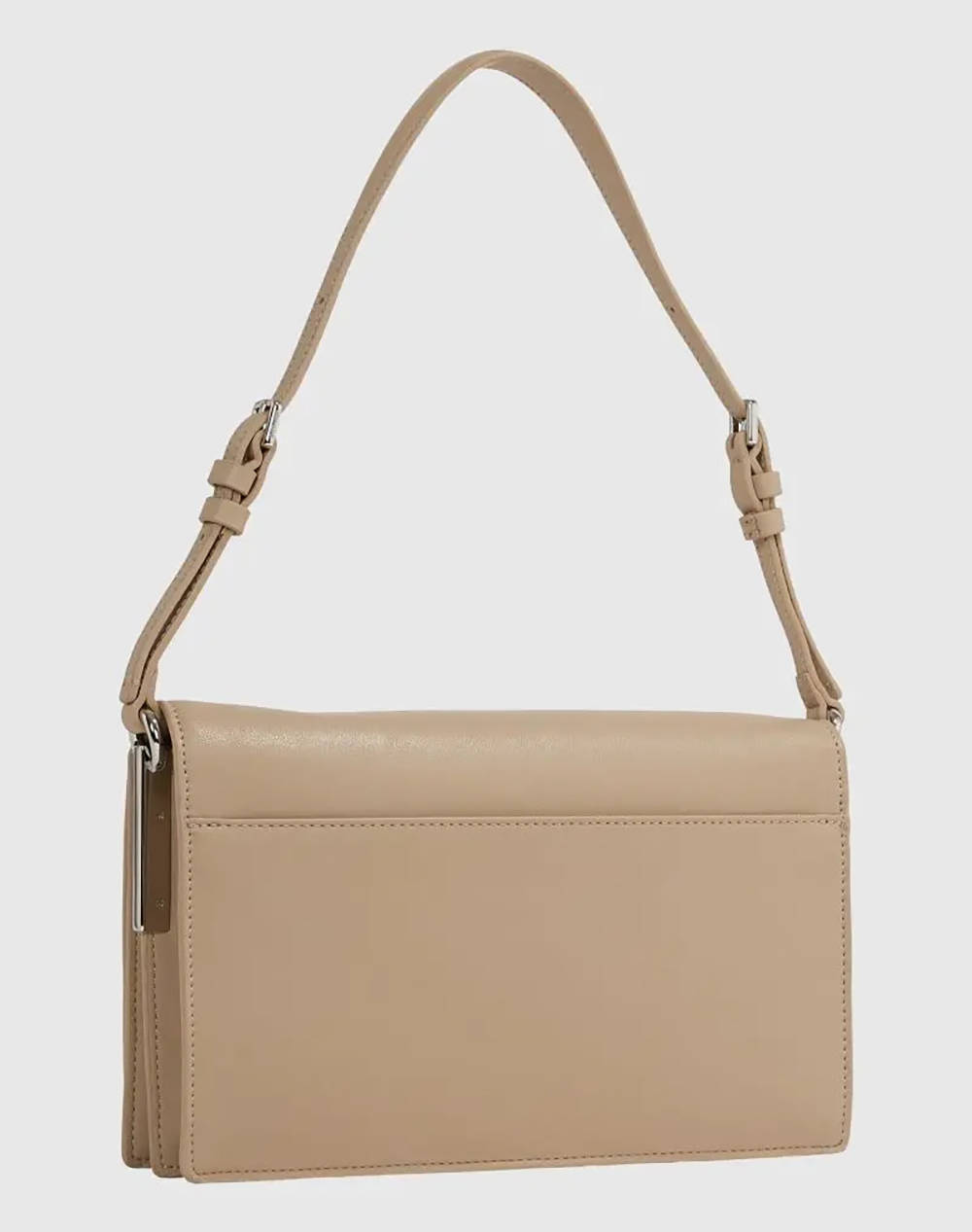 CALVIN KLEIN JEANS CK ELONGATED SHOULDER BAG (Dimensiuni: 26 x 17 x 7cm.)