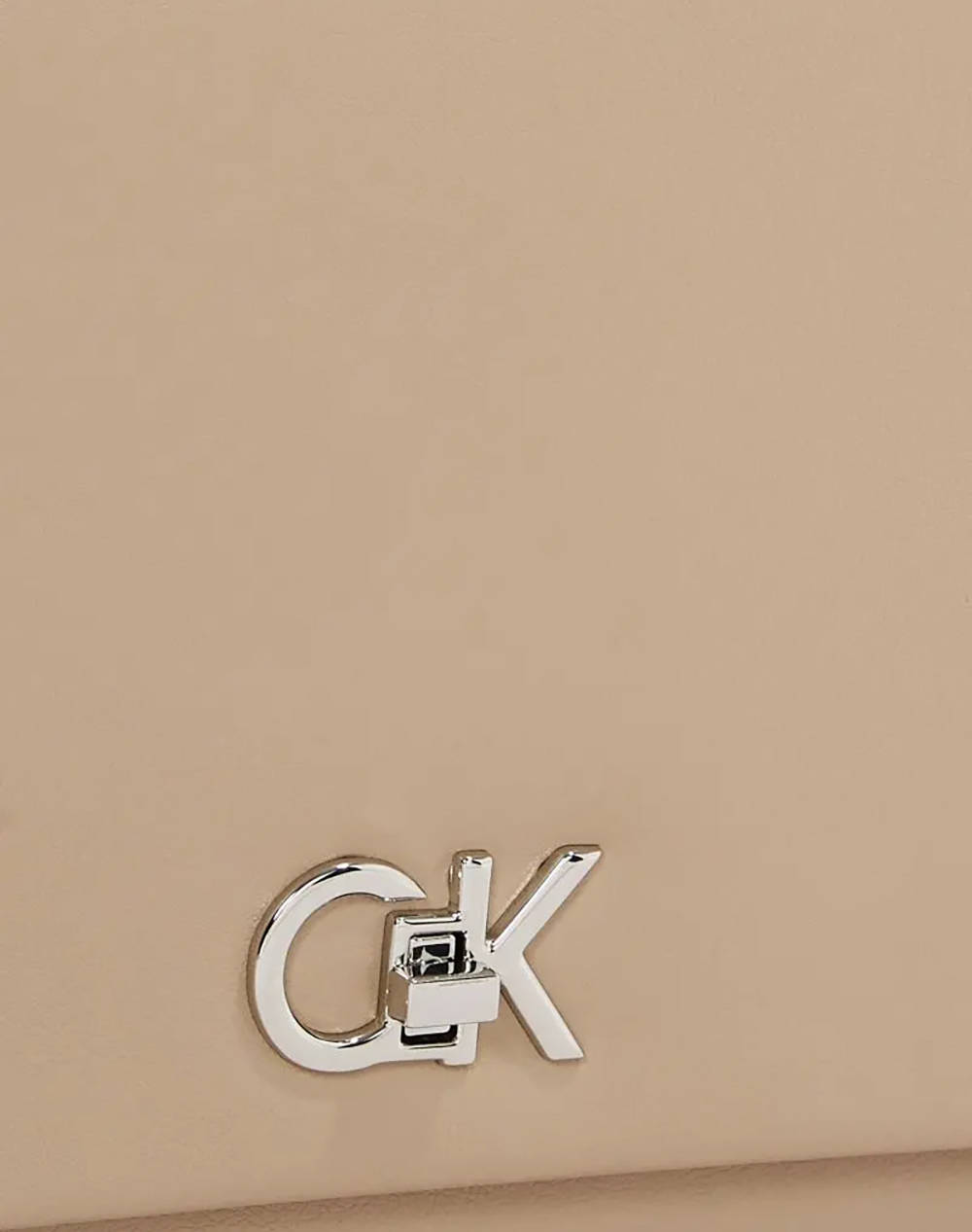 CALVIN KLEIN JEANS CK ELONGATED SHOULDER BAG (Dimensiuni: 26 x 17 x 7cm.)