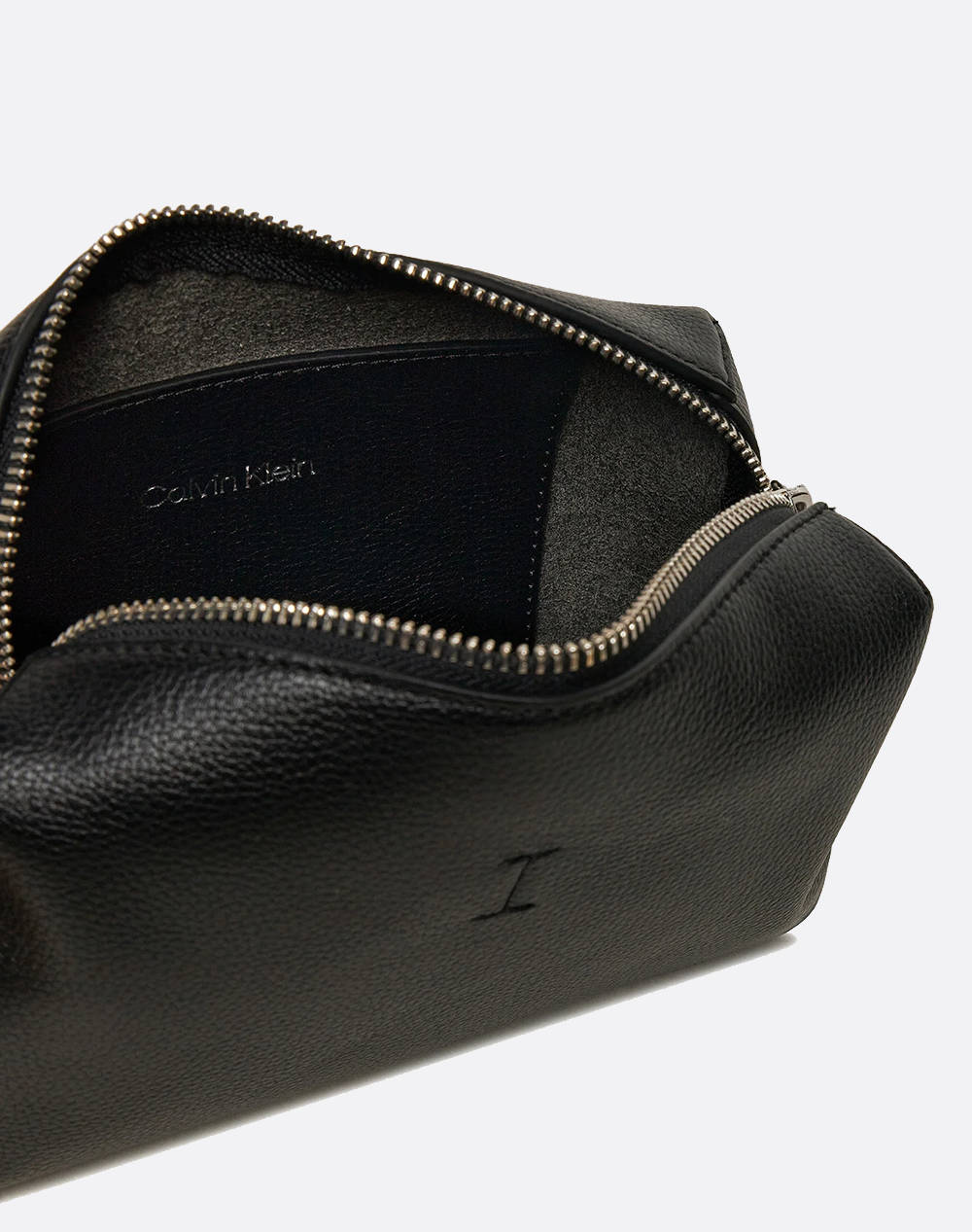 CALVIN KLEIN JEANS CK PLAQUE CAMERA BAG (Dimensiuni: 20 x 11 x 7cm.)