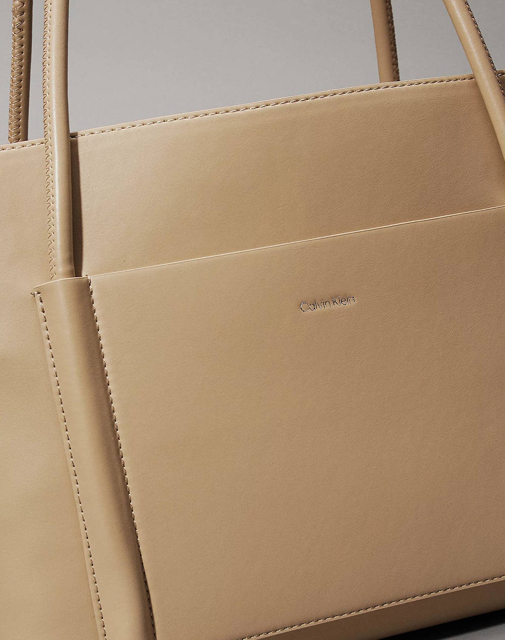 CALVIN KLEIN JEANS CK LINN MEDIUM SHOPPER (Dimensiuni: 24.5 x 20 x 6.5cm.)