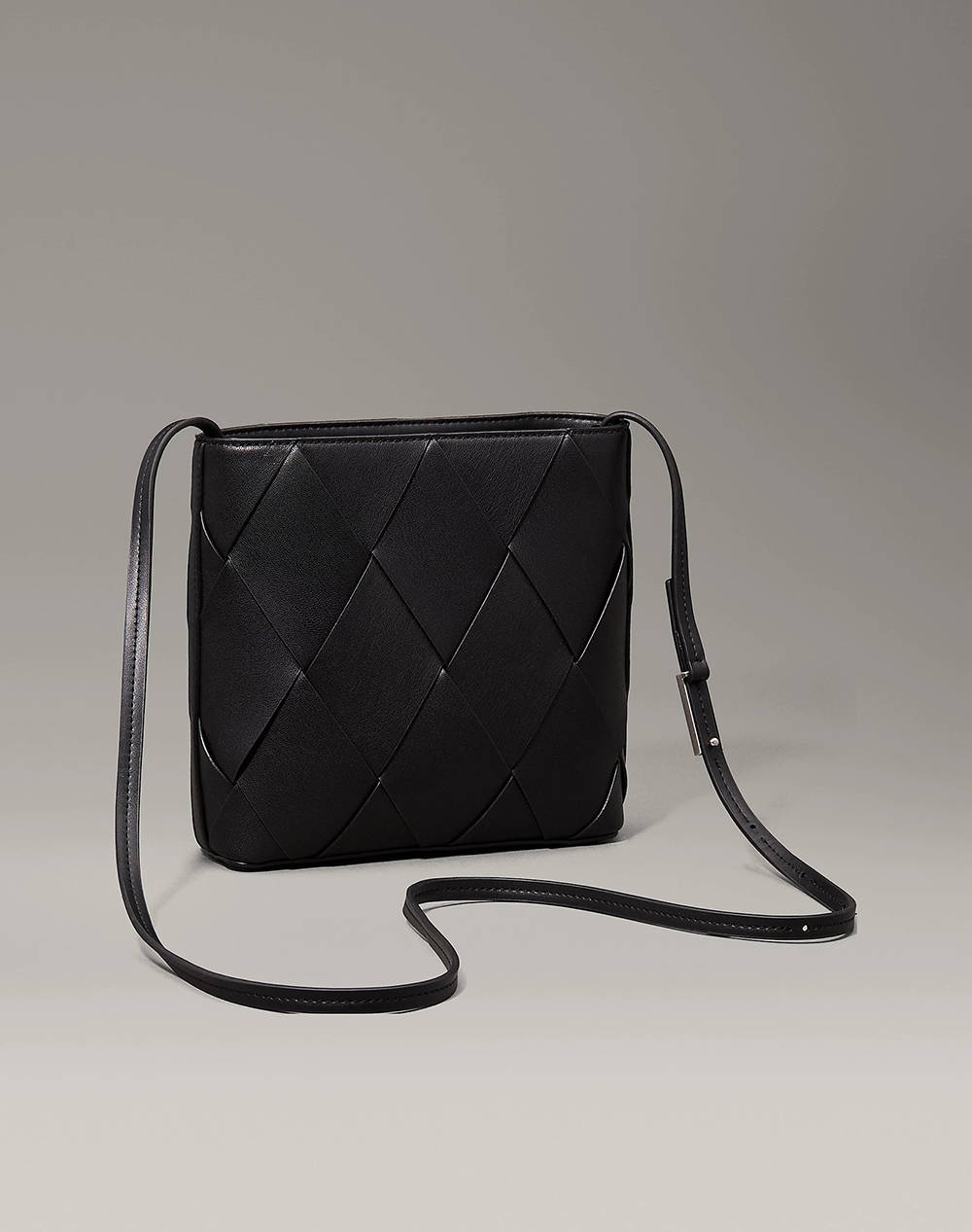 CALVIN KLEIN JEANS CK WOVEN SQUARE CROSSBODY (Dimensiuni: 20 x 20 x 6 cm.)