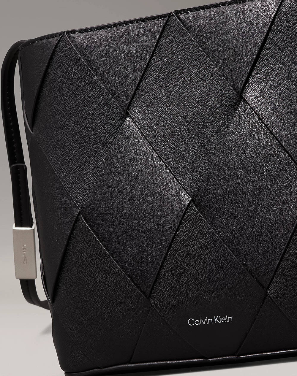 CALVIN KLEIN JEANS CK WOVEN SQUARE CROSSBODY (Dimensiuni: 20 x 20 x 6 cm.)
