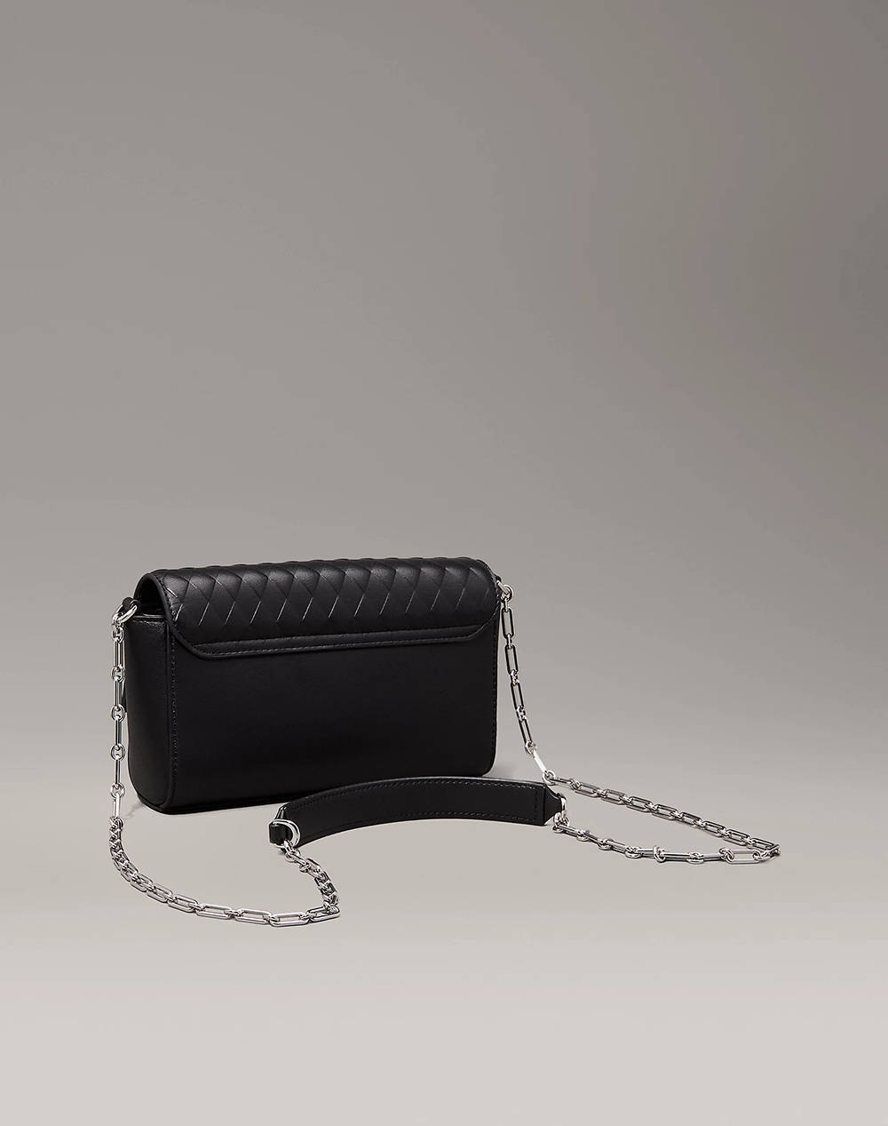 CALVIN KLEIN MINI QUILT CHAIN MINI CROSSBODY (Dimensiuni: 21 x 5,5 x 13cm.)