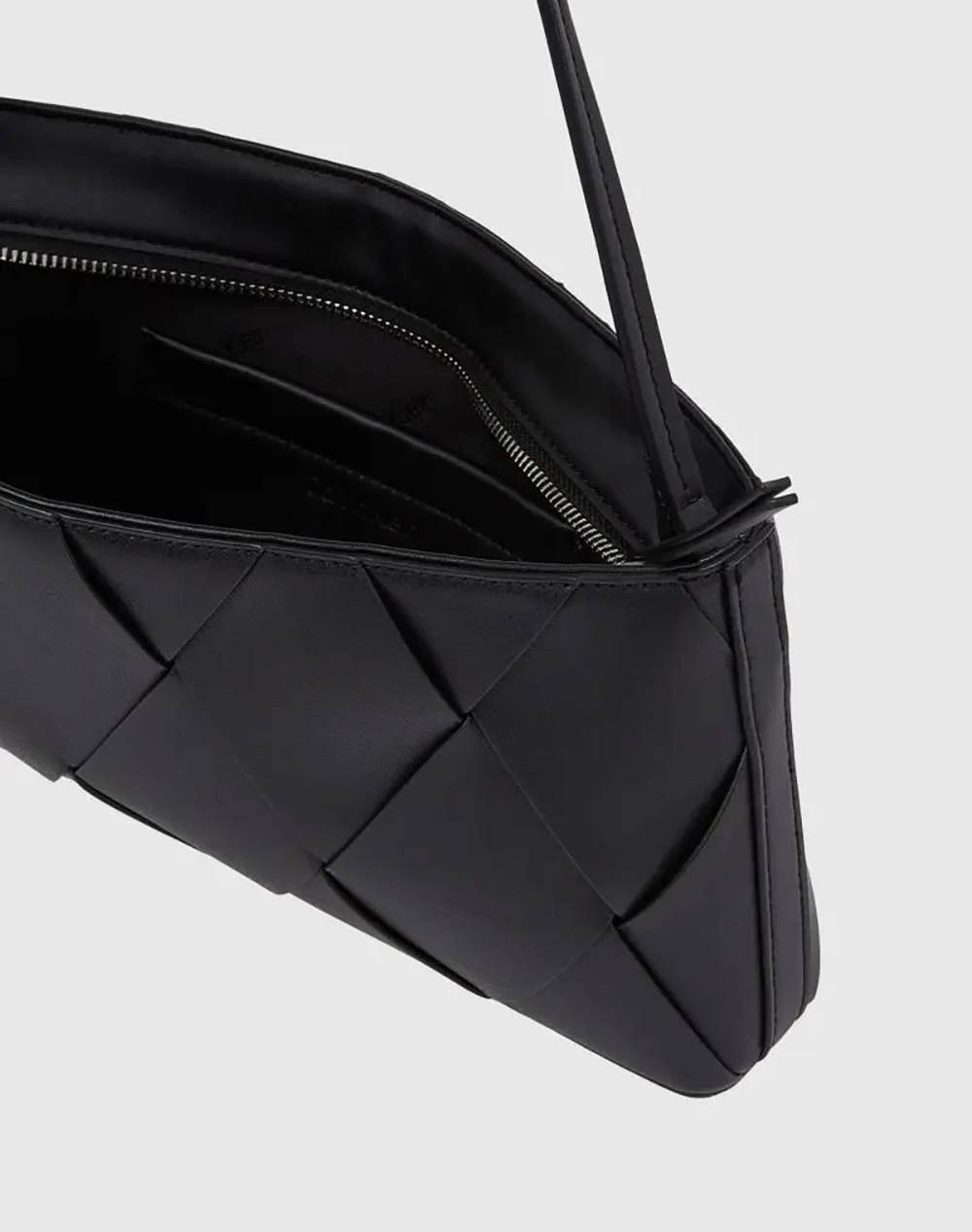CALVIN KLEIN JEANS CK WOVEN ELONGATED SHOULDER BAG (Dimensiuni: 31 x 5 x 14,5cm.)