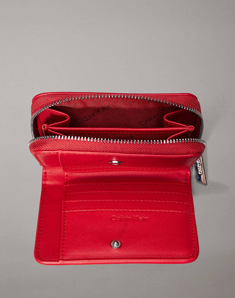 CALVIN KLEIN JEANS CK MUST MEDIUM ZIP AROUND WALLET (Dimensiuni: 12 x 10 x 3cm.)