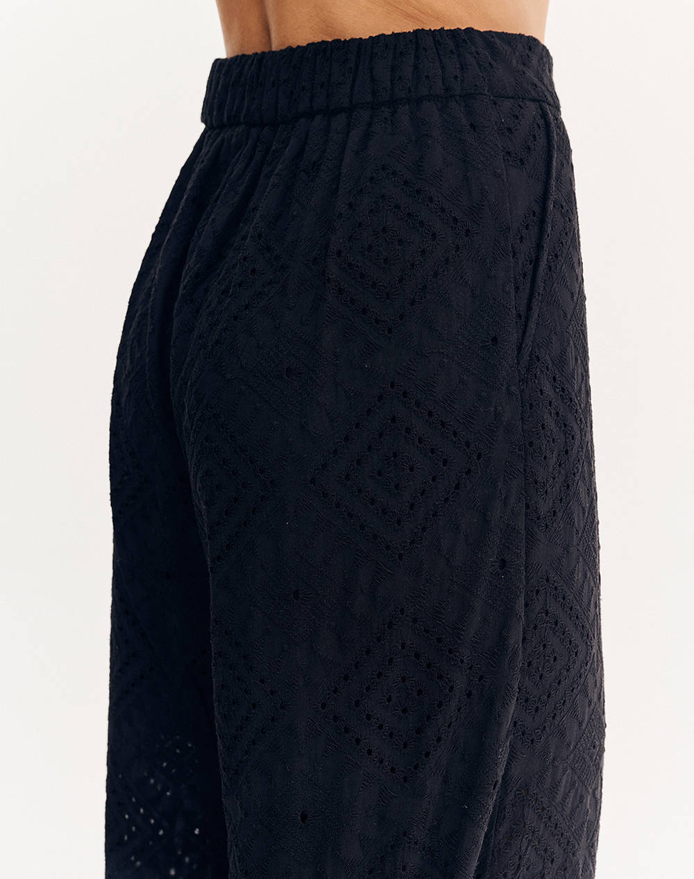 FOREL Pantaloni culottes cu modele perforate