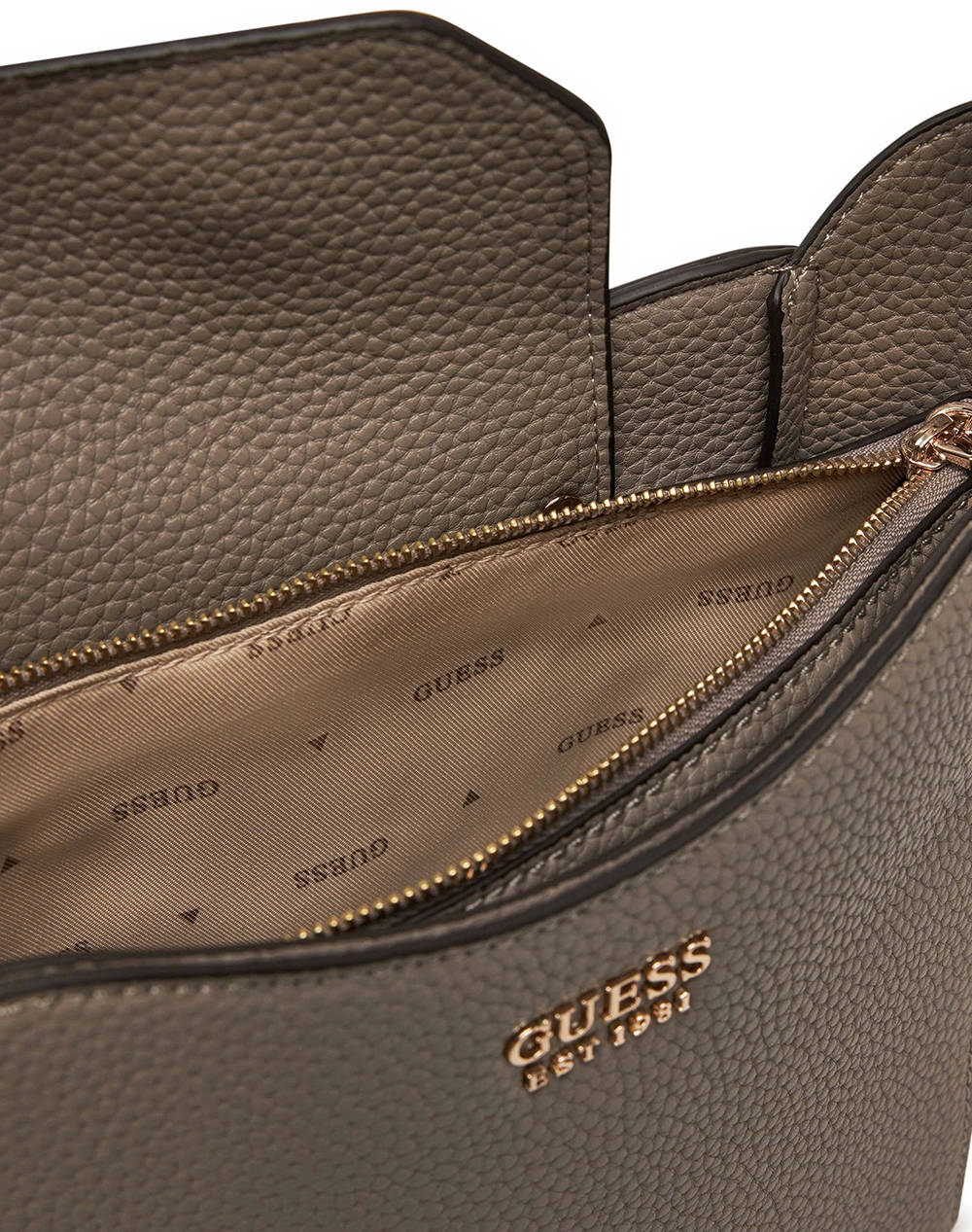 GUESS BRENTON SM GRLFRIEND BUCKT GEANTA DE DAMA (Dimensiuni: 23 x 16 x 8cm.)