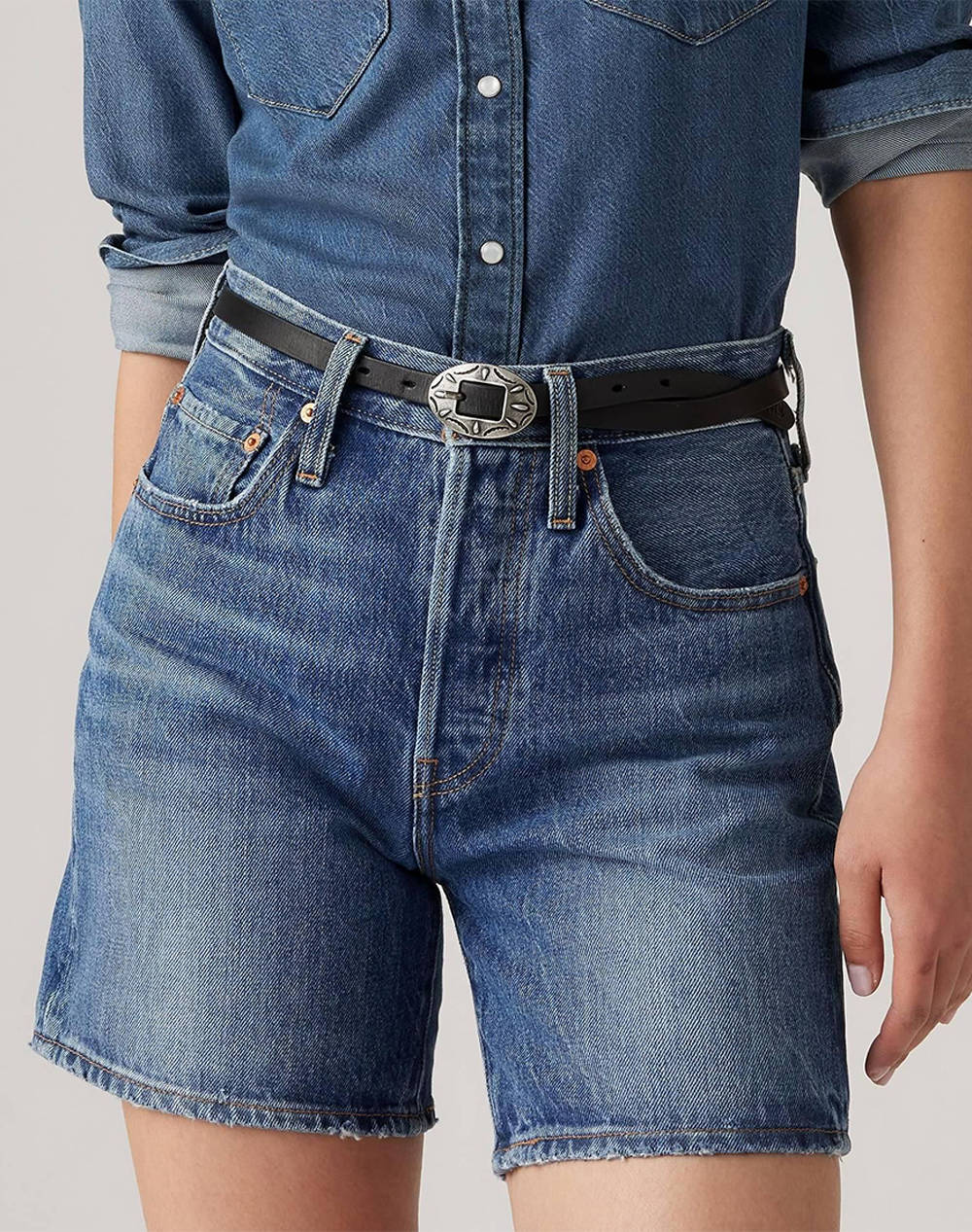 LEVIS 501® MID THIGH SHORT