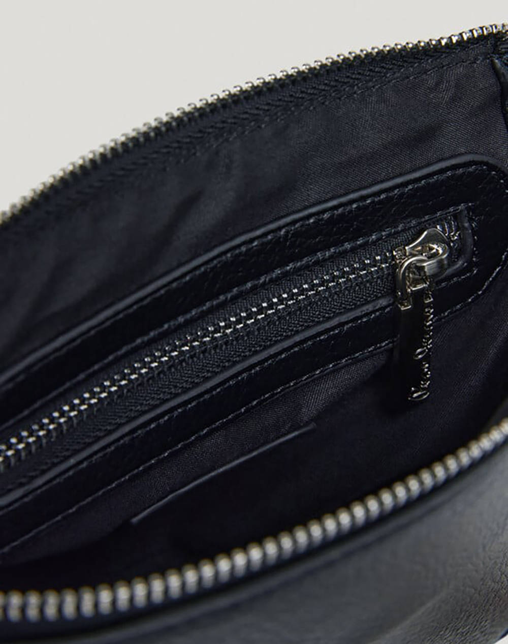 PEPE JEANS CRISHA MAIN GEANTA DE DAMA (Dimensiuni: 25 x 16 x 7.5cm.)