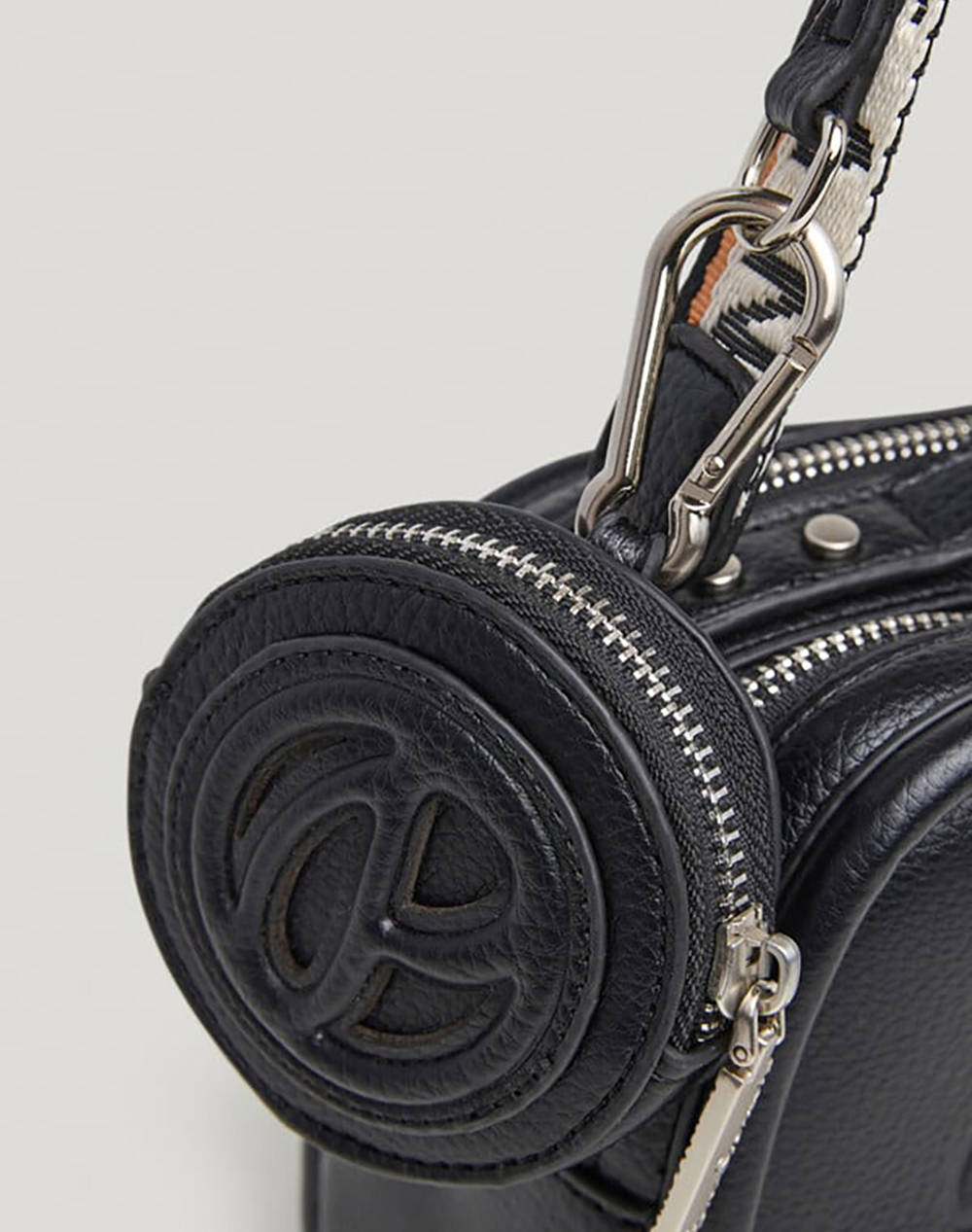 PEPE JEANS BASSY MAIN GEANTA DE DAMA (Dimensiuni: 22 x 8 x 17cm.)