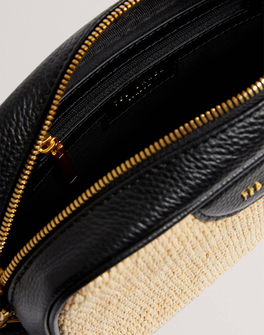 TED BAKER BARDAS Webbing Faux Raffia Camera Crossbody Bag (Dimensiuni: 21 x 15 x 6cm.)
