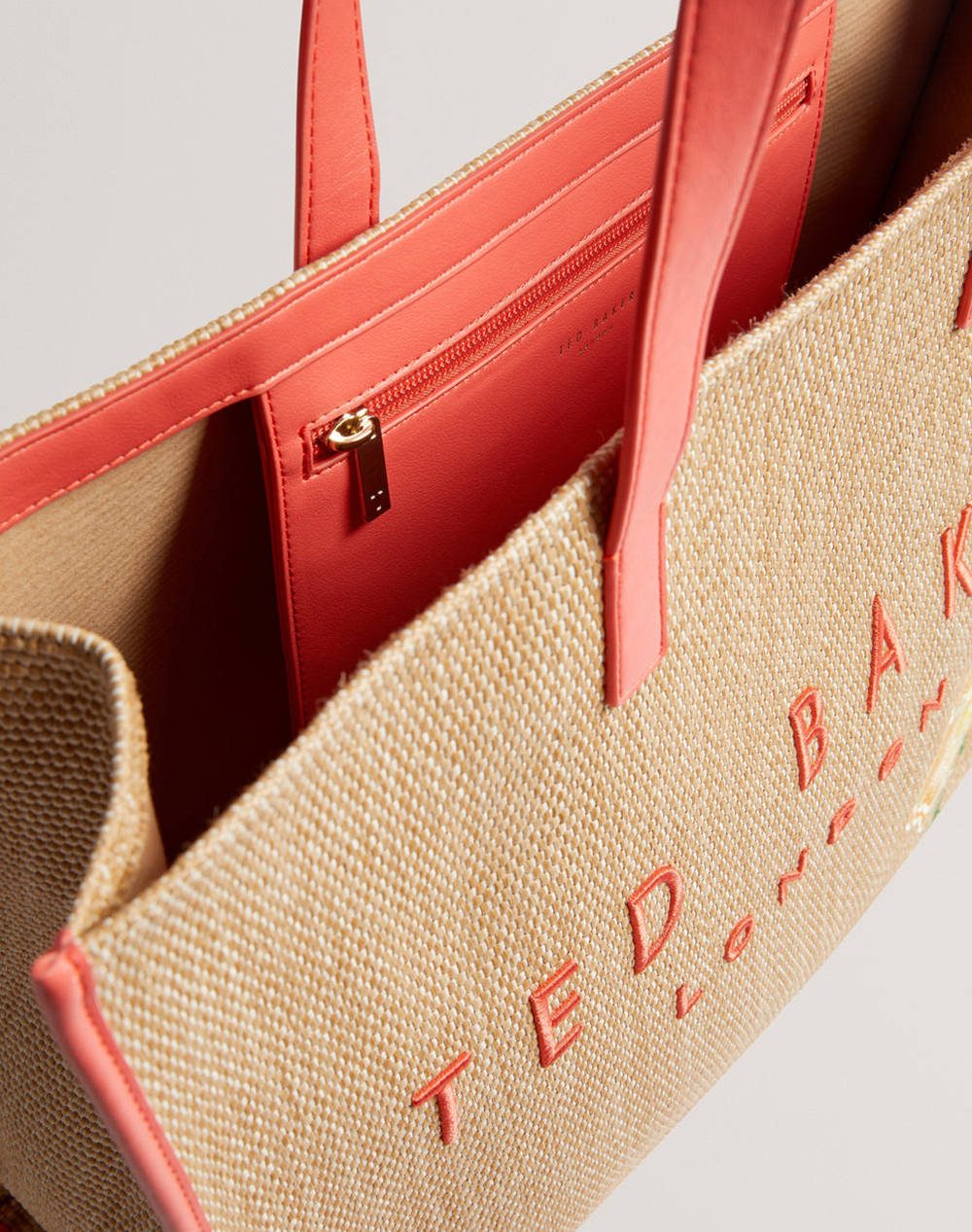 TED BAKER FLORAFF Floral Applique Extra Large Raffia Icon Bag (Dimensiuni: 36 x 45 x 14 cm.)