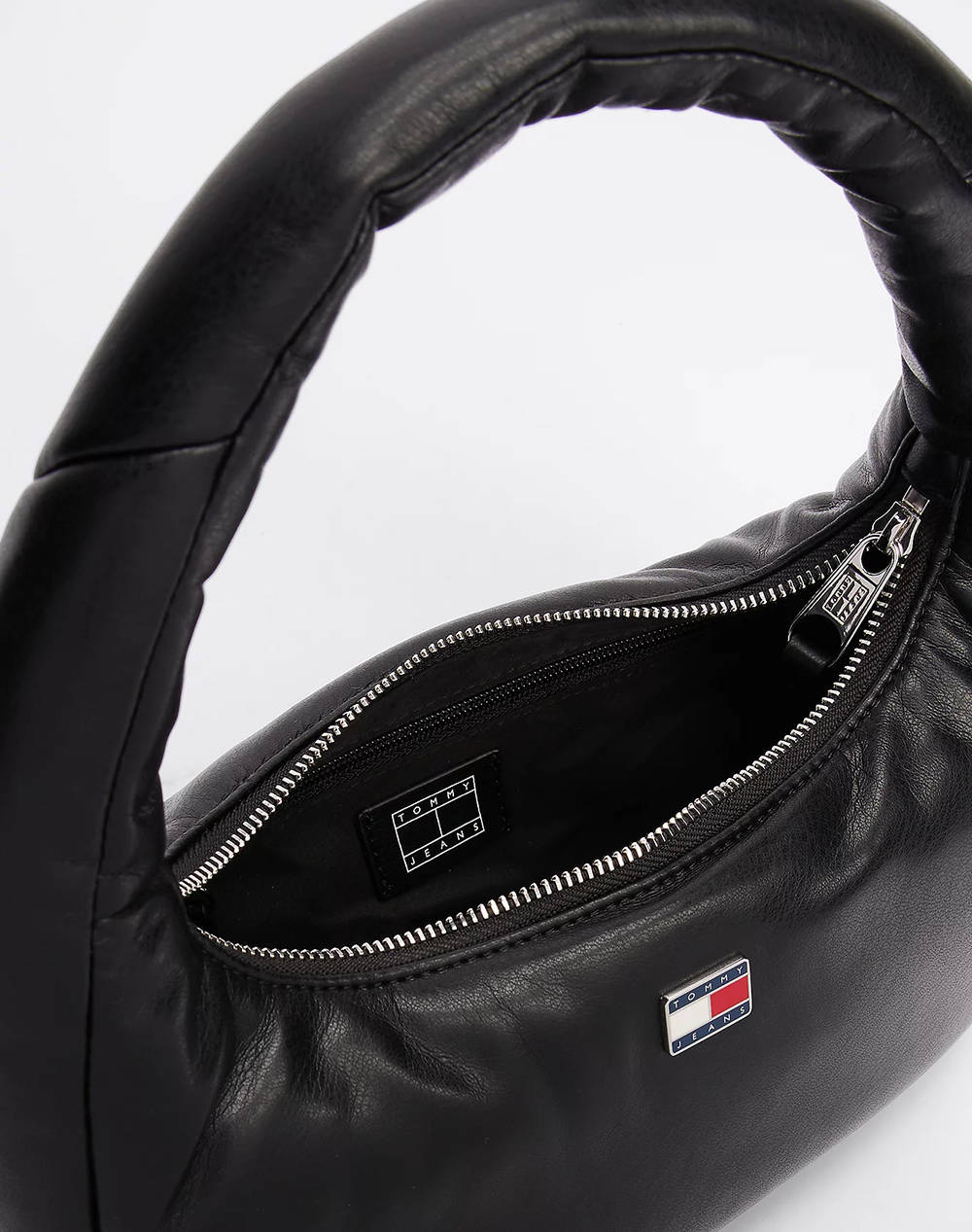 TOMMY JEANS TJW PILLOW SHOULDER BAG (Dimensiuni: 30 x 15 x 9.5cm.)