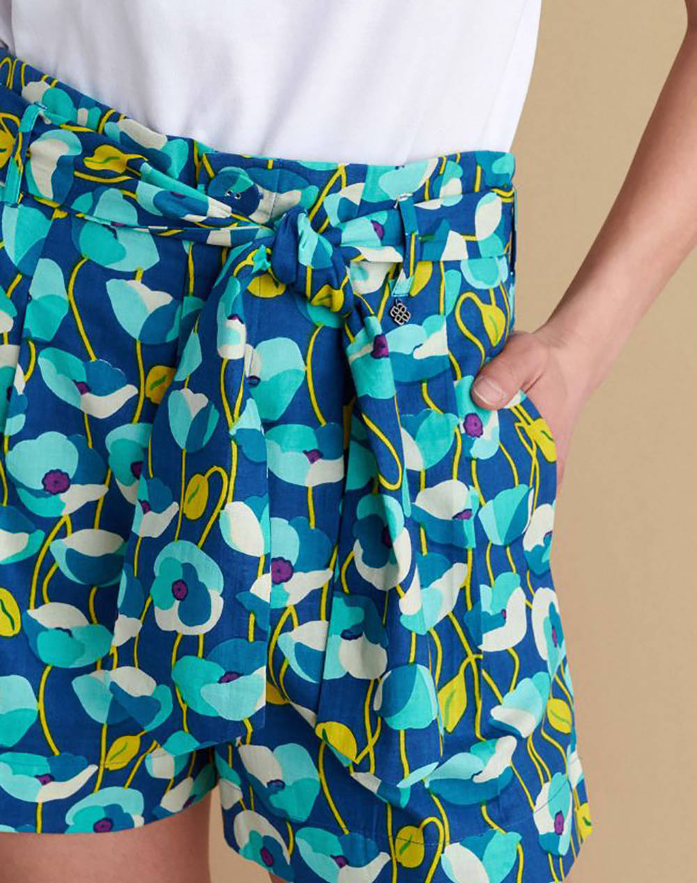 ATTRATTIVO SHORTS&CUREA
