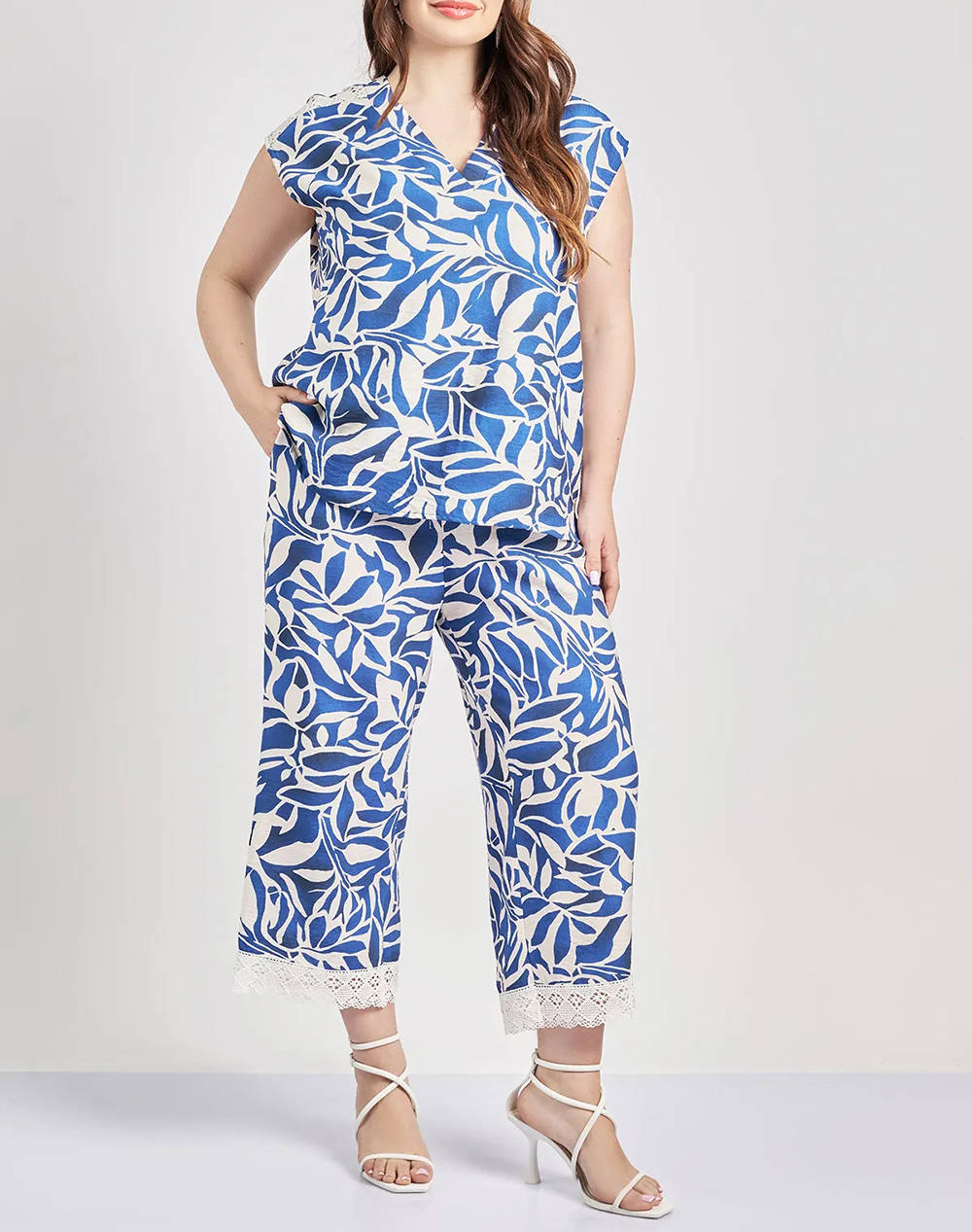 PARABITA Pantaloni cu imprimeu floral cropped cu aspect de in