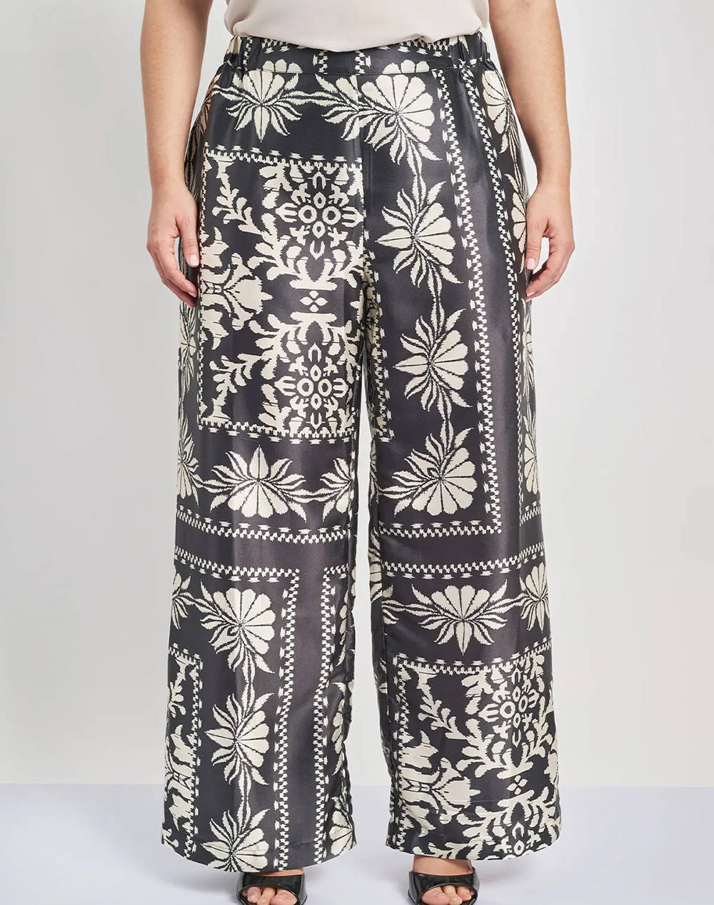 PARABITA Pantaloni satinata cu imprimeu design esarfa