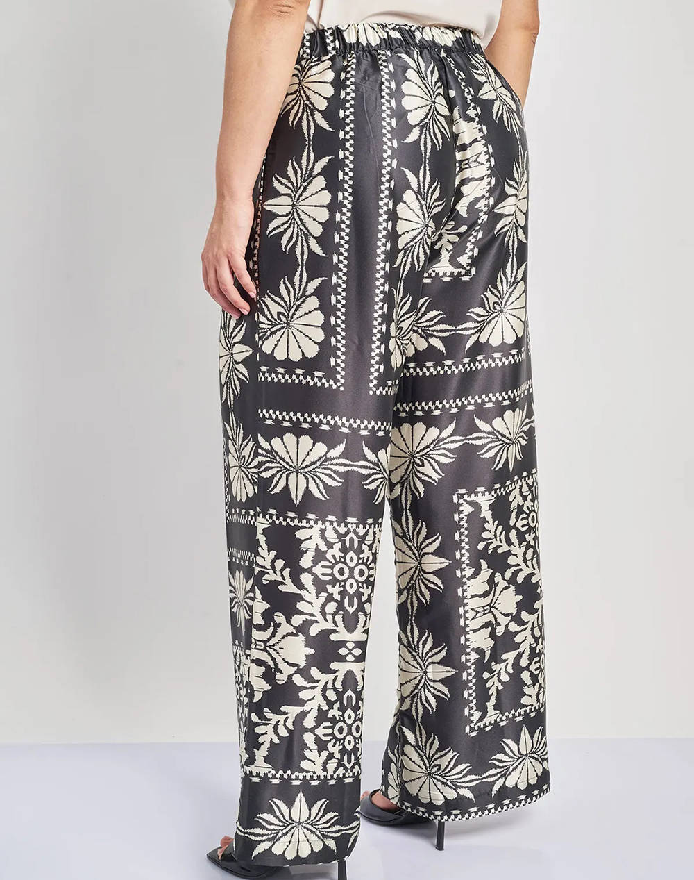 PARABITA Pantaloni satinata cu imprimeu design esarfa