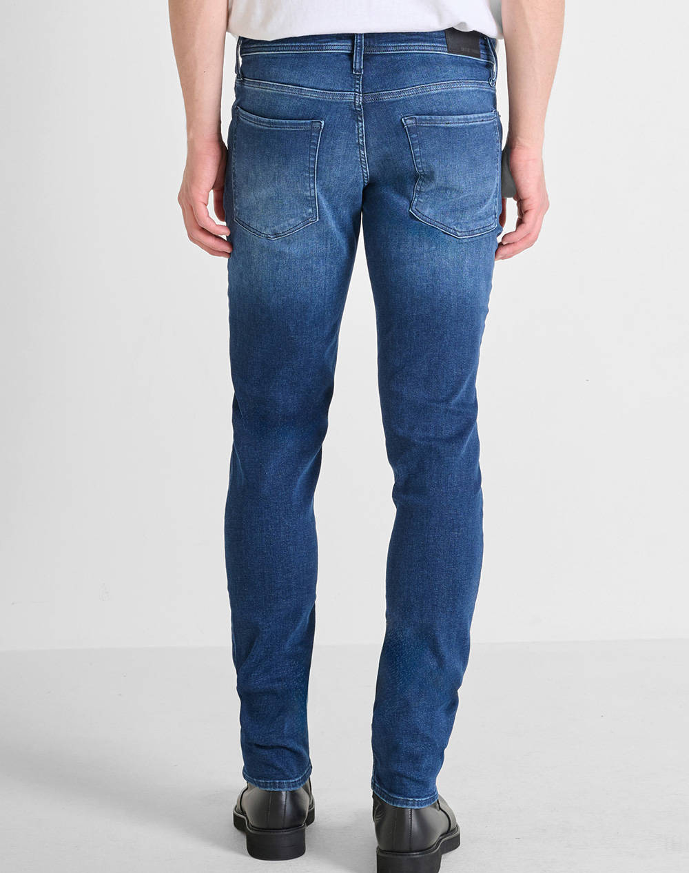 ANTONY MORATO MMDT00241FA7505821W02020 MIN OF 10 JEANS OZZY TAPERED FIT IN BLUE DENIM PANTALONI DE BARBATI