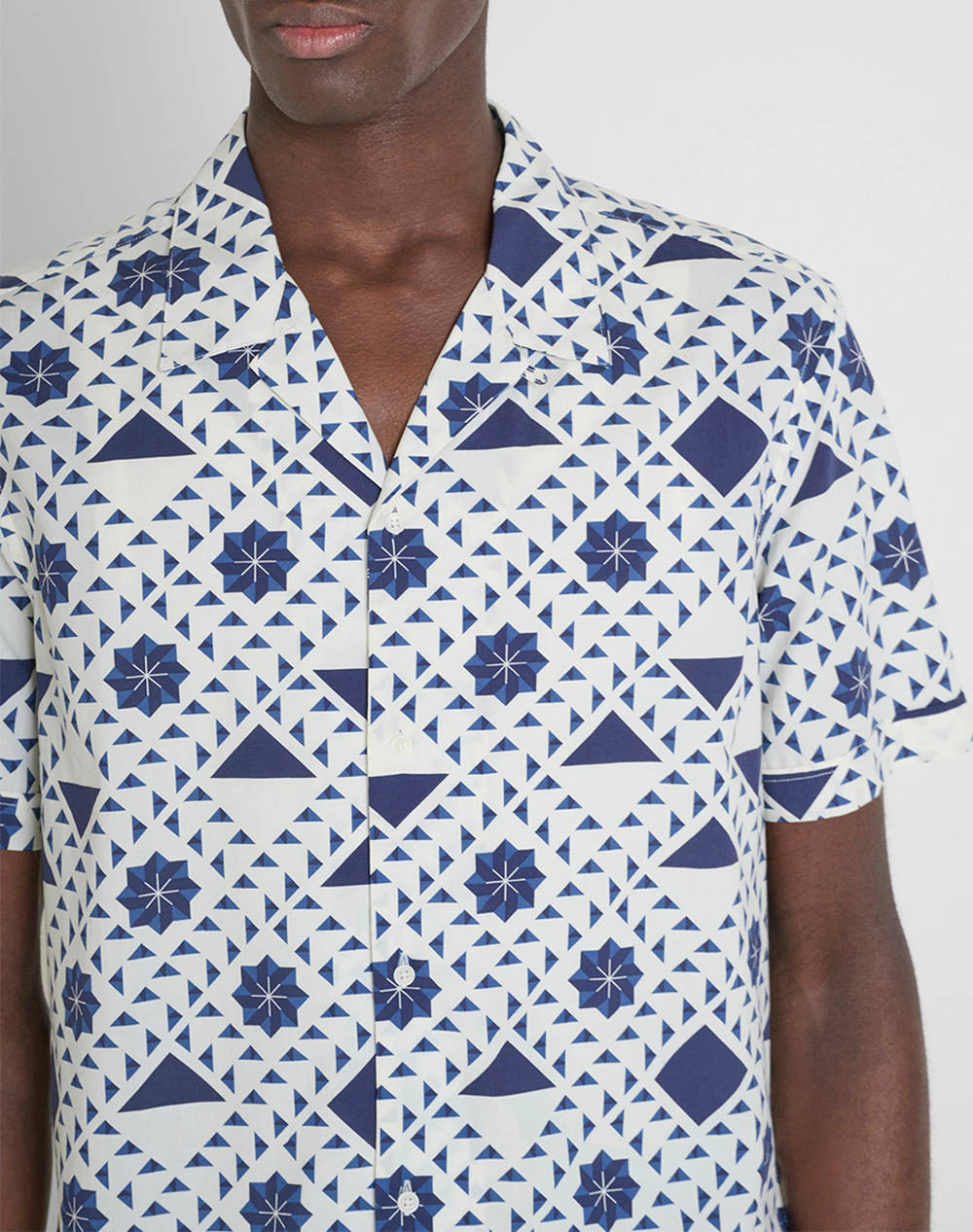 ANTONY MORATO MMSS00171FA430635 MIN OF 6 SHIRT HONOLULU REGULAR STRAIGHT FIT IN PRINTED COTTON VISCOSE BLEND FABRIC WITH LOGOED METAL BADGE BLUZA DE BARBATI