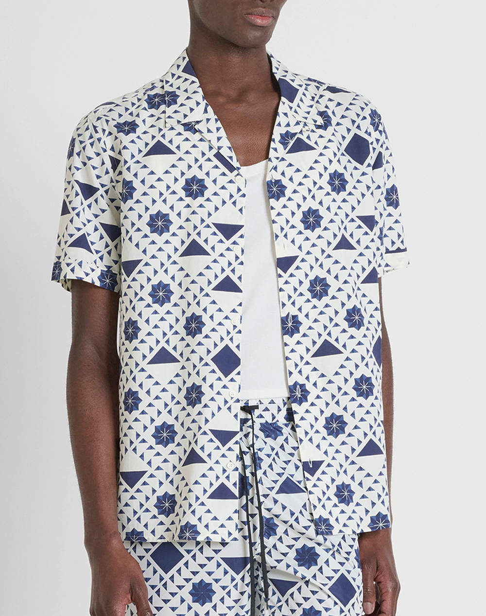 ANTONY MORATO MMSS00171FA430635 MIN OF 6 SHIRT HONOLULU REGULAR STRAIGHT FIT IN PRINTED COTTON VISCOSE BLEND FABRIC WITH LOGOED METAL BADGE BLUZA DE BARBATI