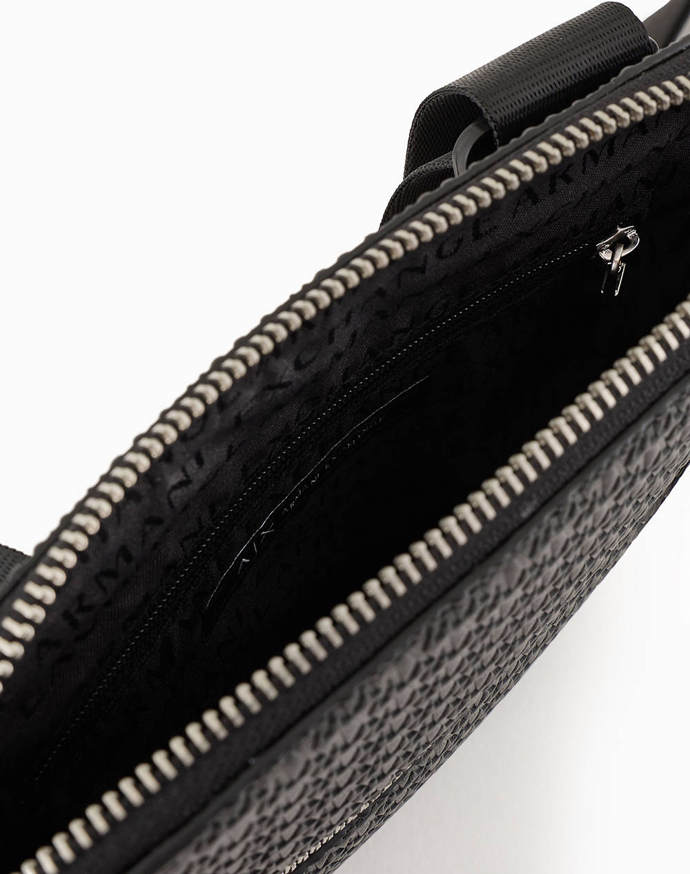 ARMANI EXCHANGE MESSENGER BAG (Dimensiuni: 21 x 13 x 3cm.)