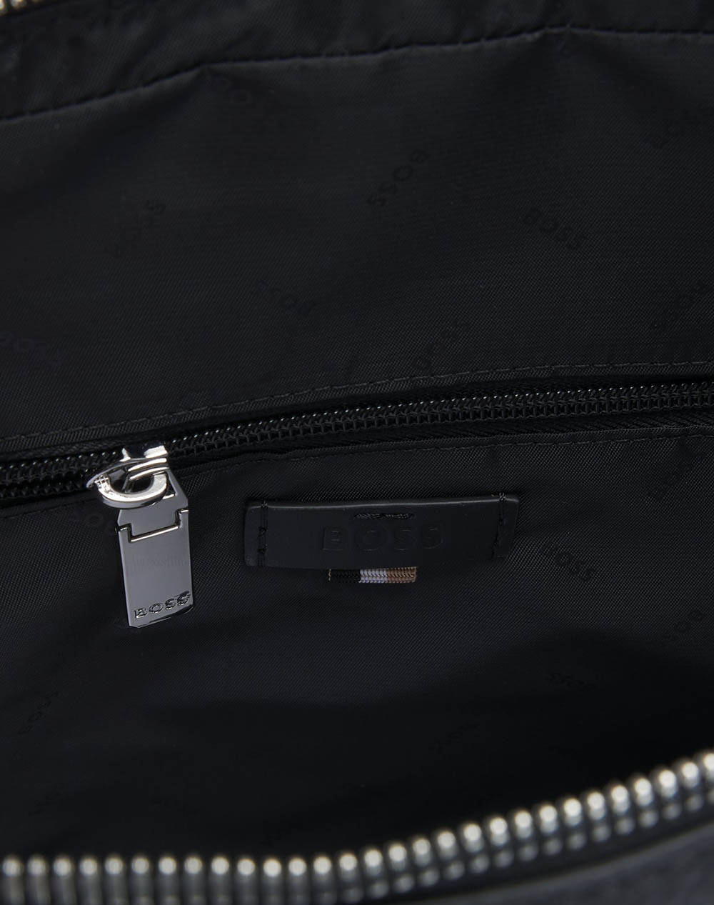 BOSS New Crosstown_Doc S. 10249092 01 (Dimensiuni: 29 x 37.5 x 6 cm.)