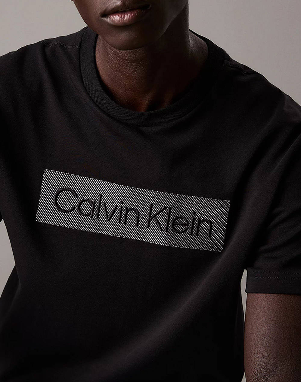 CALVIN KLEIN TEXTURED EMBROIDERY T-SHIRT