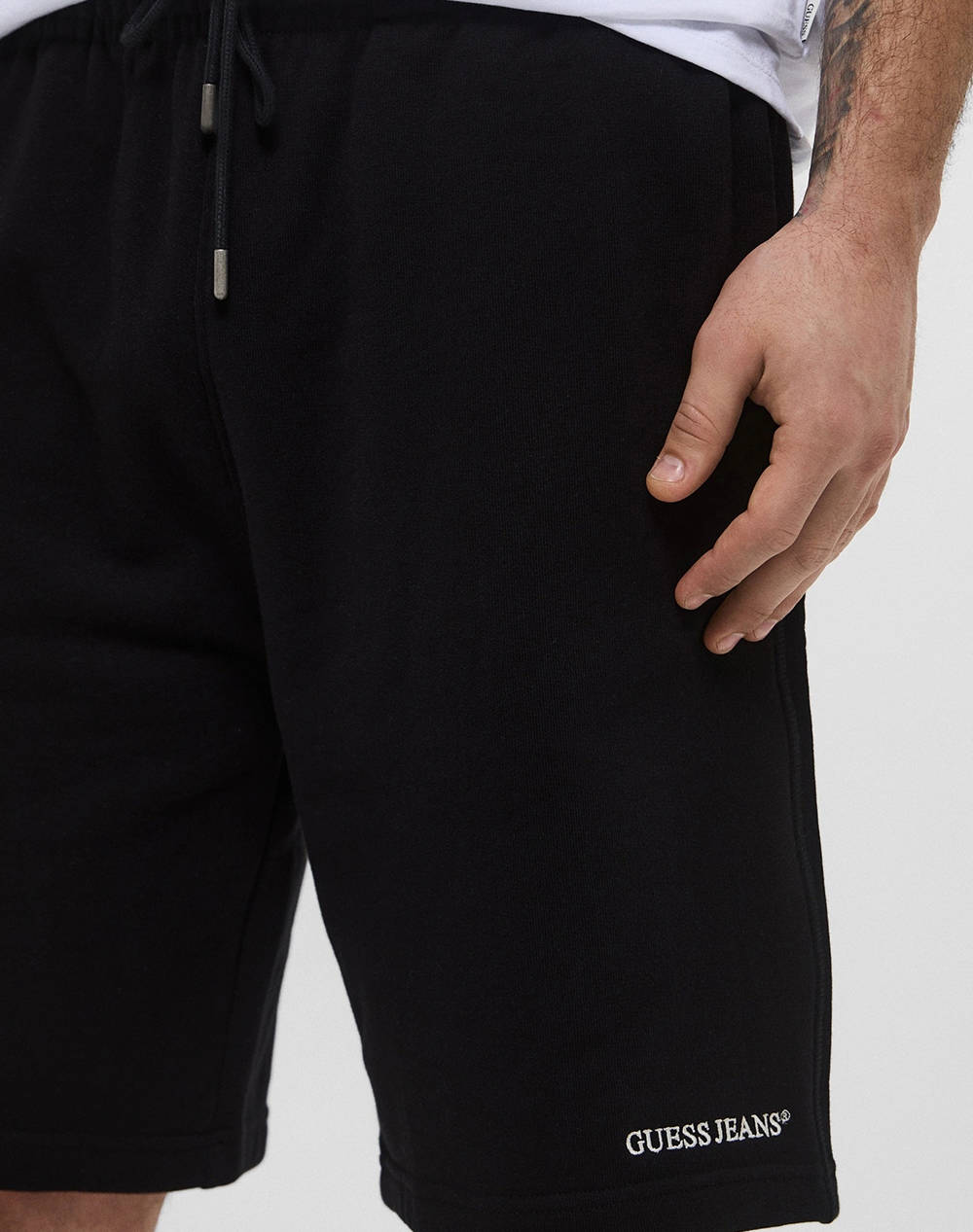 GUESS JEANS GJ REG EMBRO SHORTS - ORGANIC COTT ICONIC TERRY 400 SHORTS DE BARBATI