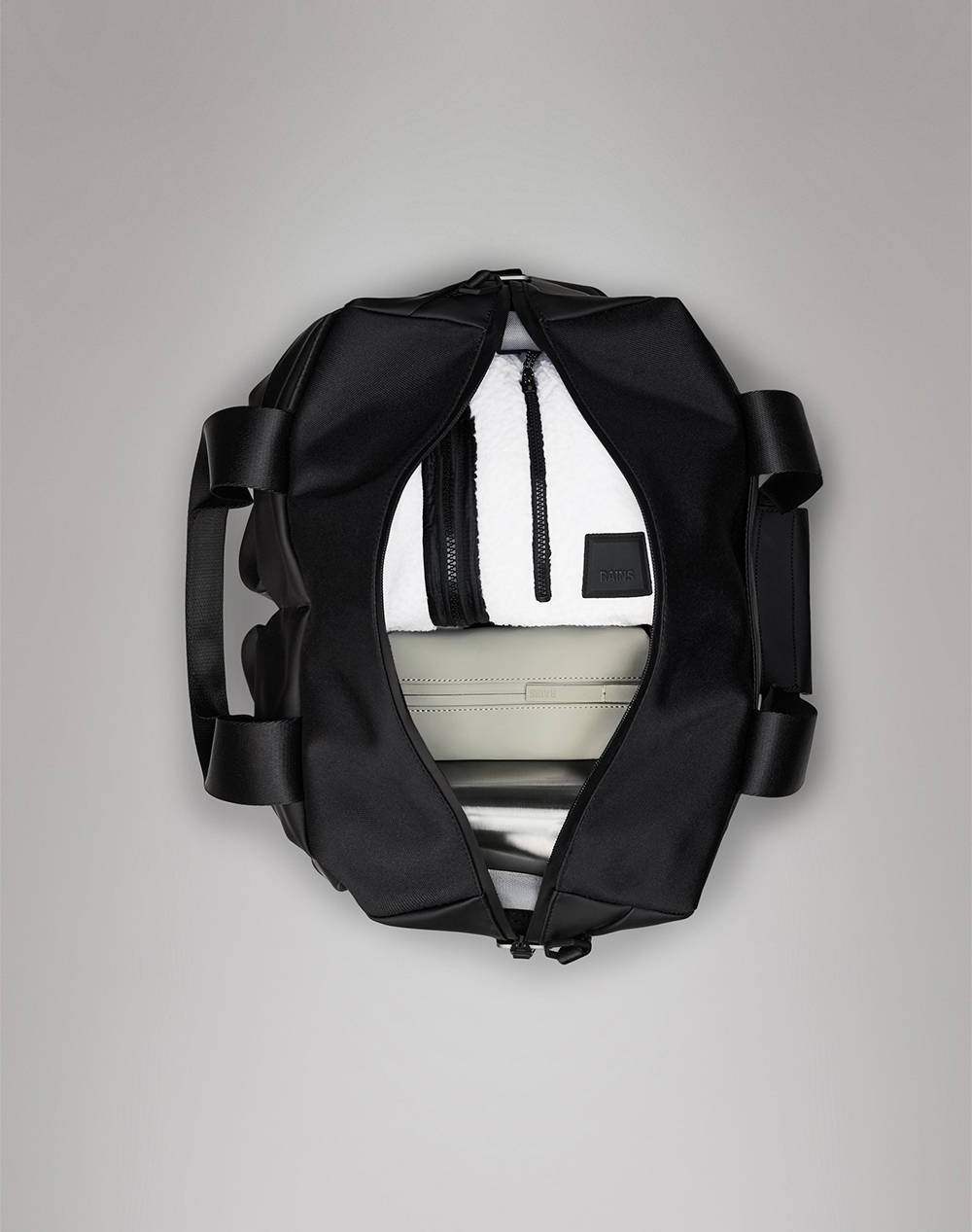 RAINS Otaru Weekend Bag Small W3 (Dimensiuni: 37 x 19 x 53cm.)