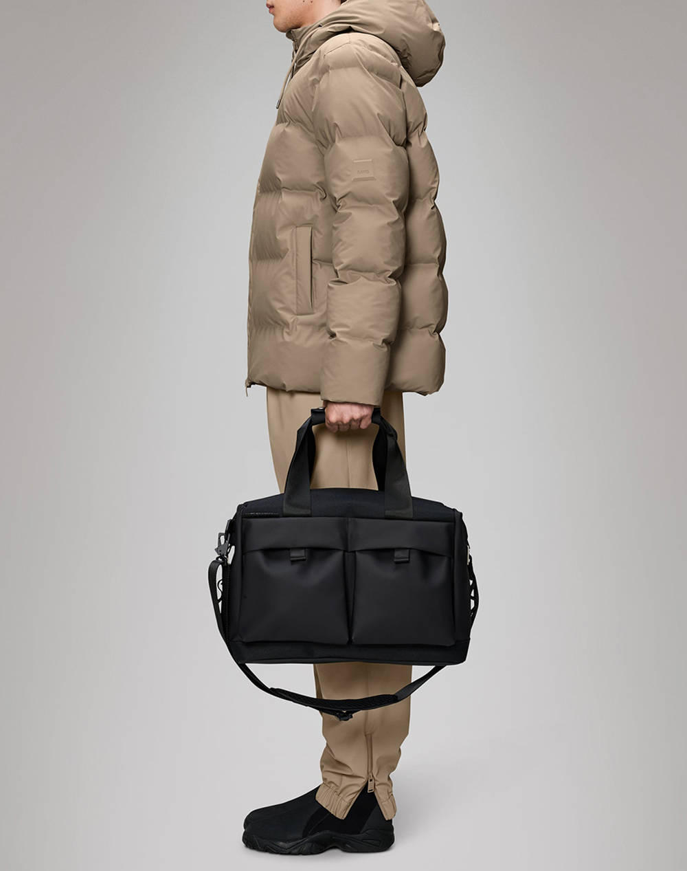 RAINS Otaru Weekend Bag Small W3 (Dimensiuni: 37 x 19 x 53cm.)