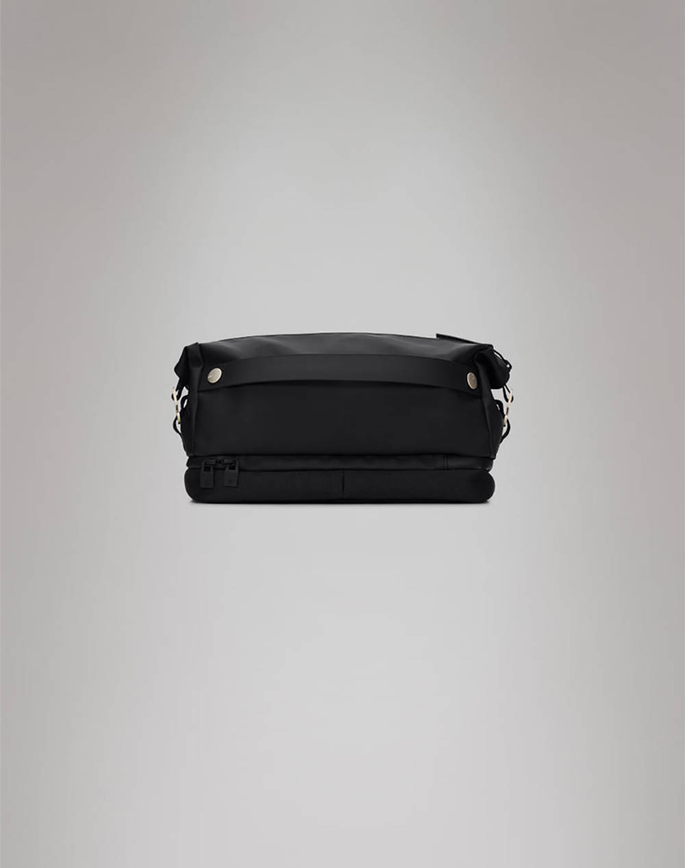 RAINS Otaru Wash Bag W3 (Dimensiuni: 20 x 14 x 33cm.)