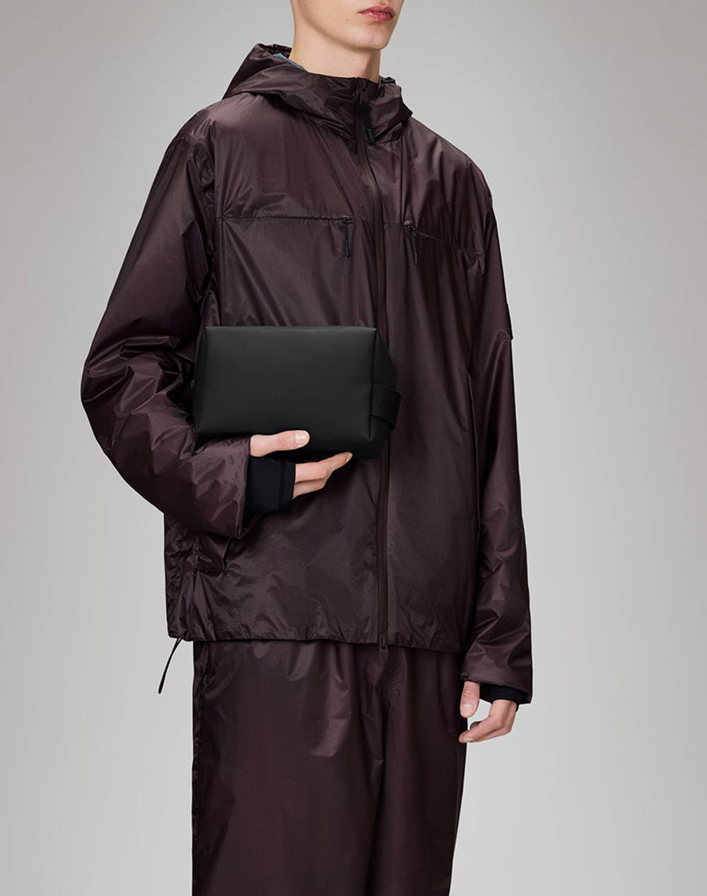 RAINS Wash Bag Small W3 (Dimensiuni: 13 x 11 x 21cm.)