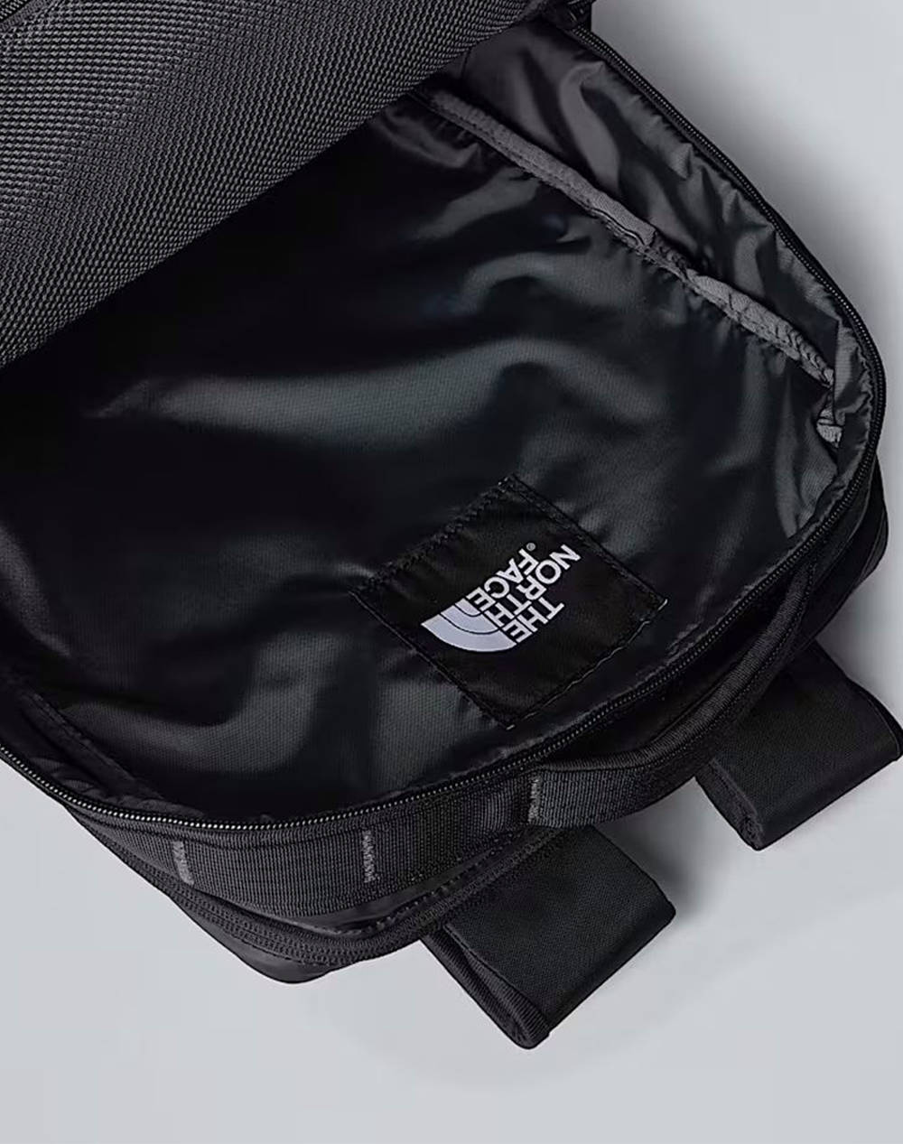 THE NORTH FACE BCV DAYPK (Dimensiuni: 28.5 x 13 x 46cm.)