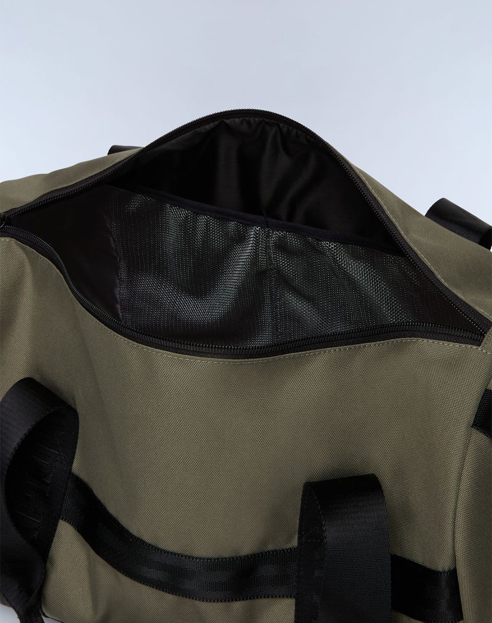NAPAPIJRI BERING TRAVEL SMALL 1 (Dimensiuni: 46 x 28 x 28cm.)