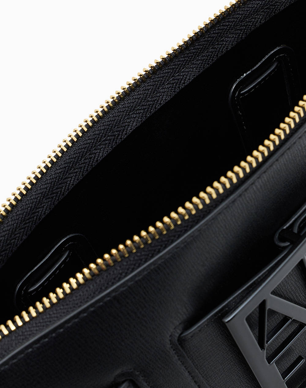 ARMANI EXCHANGE SHOULDER BAG (Dimensiuni: 21 x 13.5 x 6 cm.)