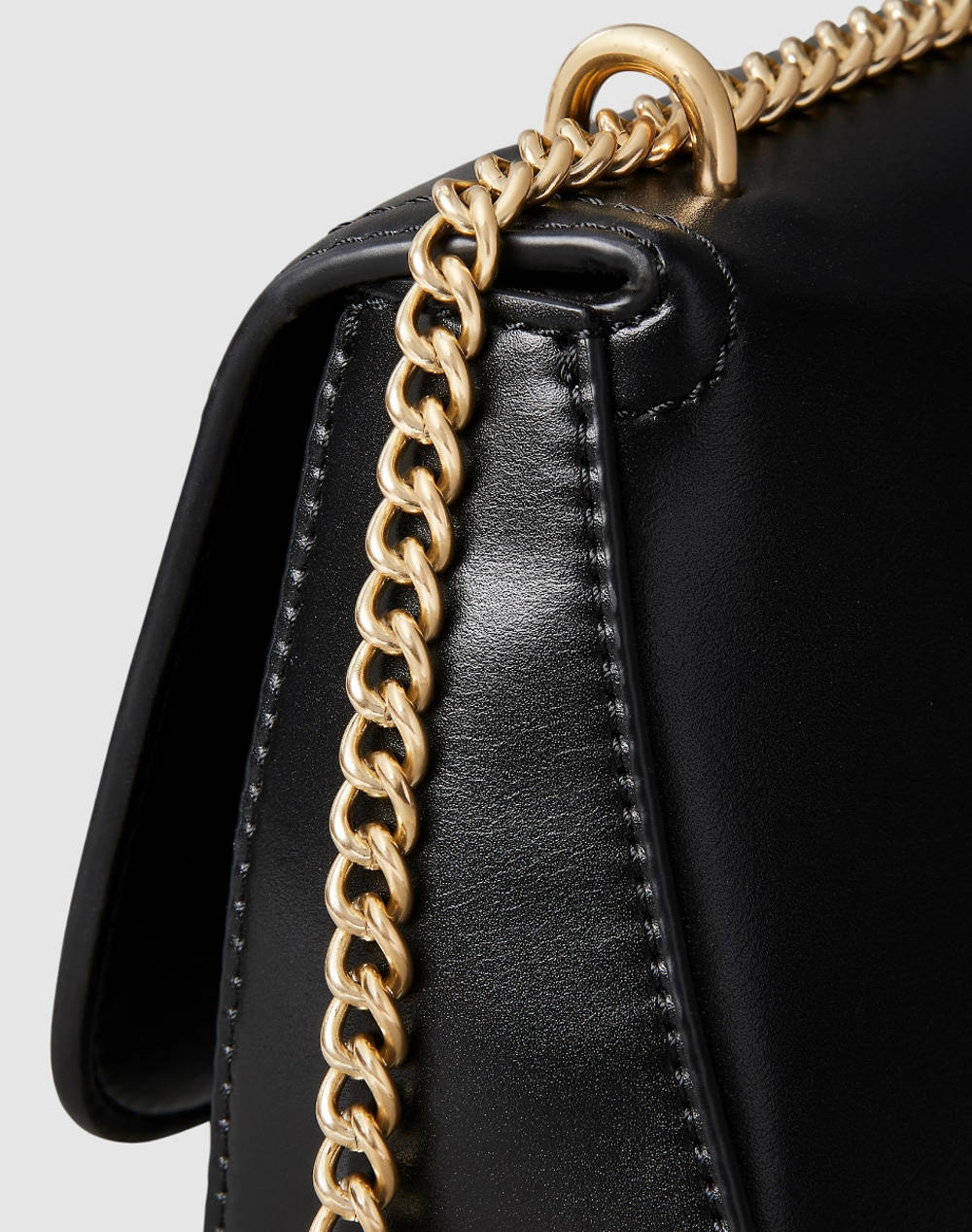CALVIN KLEIN CK CONVERTIBLE CHAIN SMALL BAG (Dimensiuni: 25 x 13 x 6cm.)