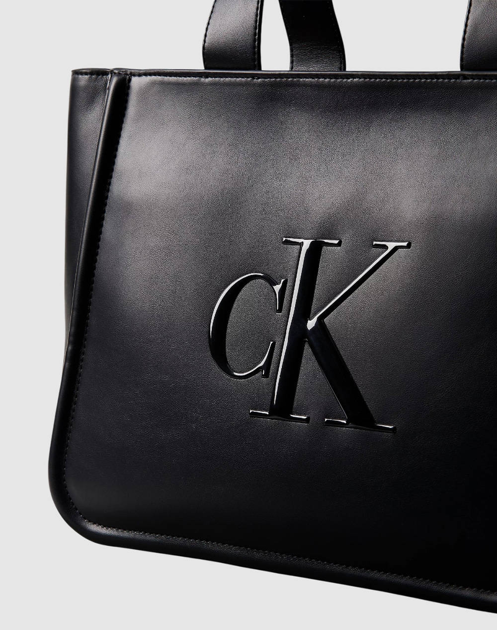 CALVIN KLEIN RAISED CK MEDIUM TOTE (Dimensiuni: 33 x 27.5 x 15cm.)